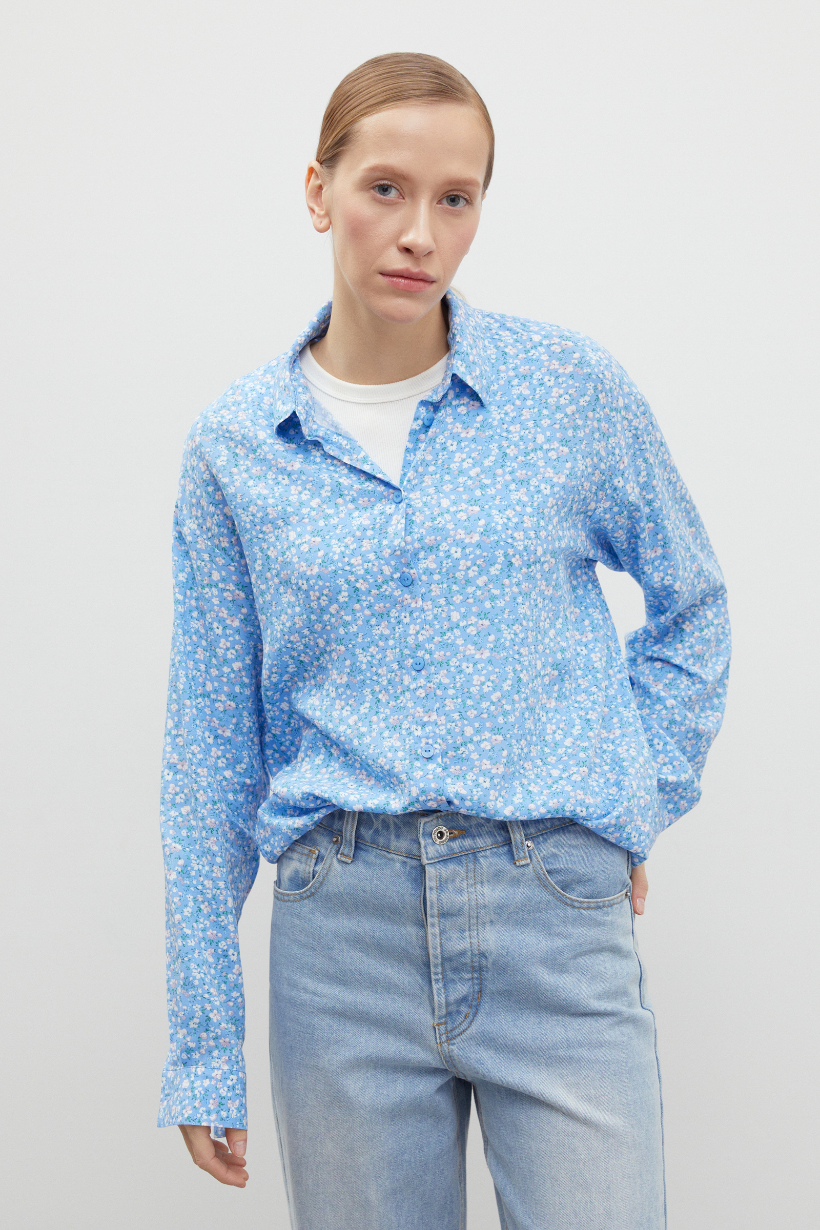 Блузка свободного кроя с отложным воротником