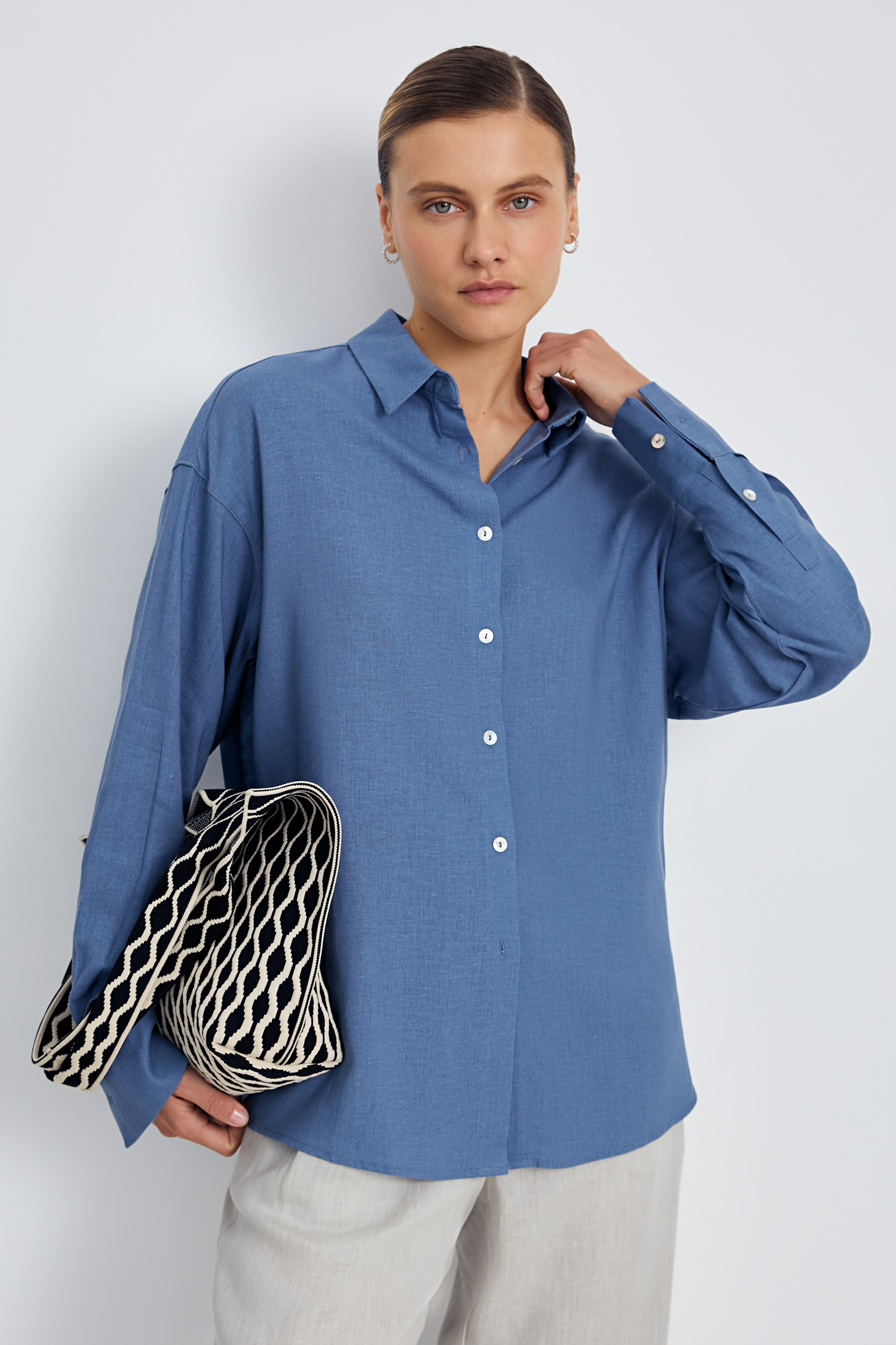 Рубашка прямого кроя с отложным воротником