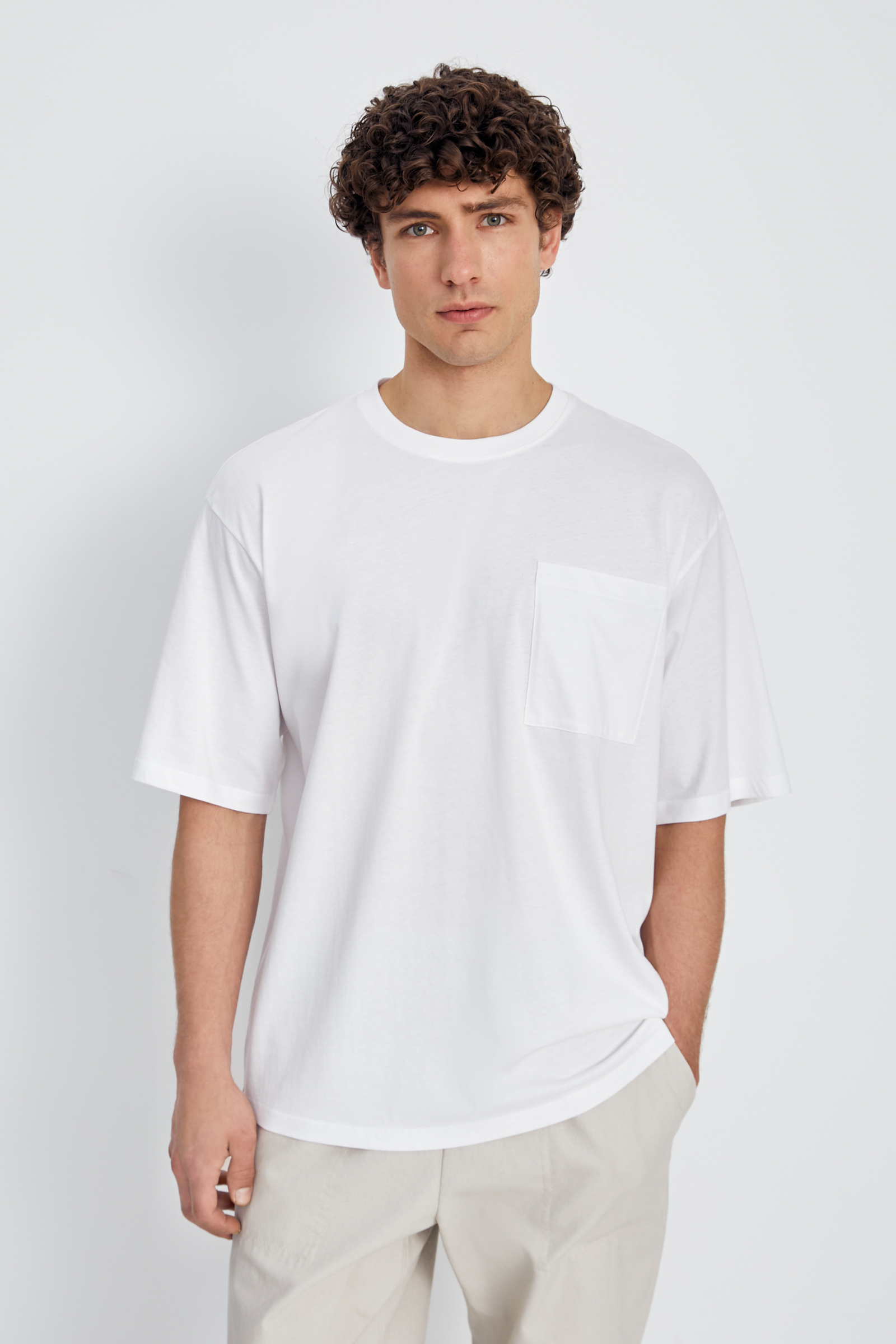 Футболка FINN FLARE с нагрудным карманом, белый, арт. BAS-200133