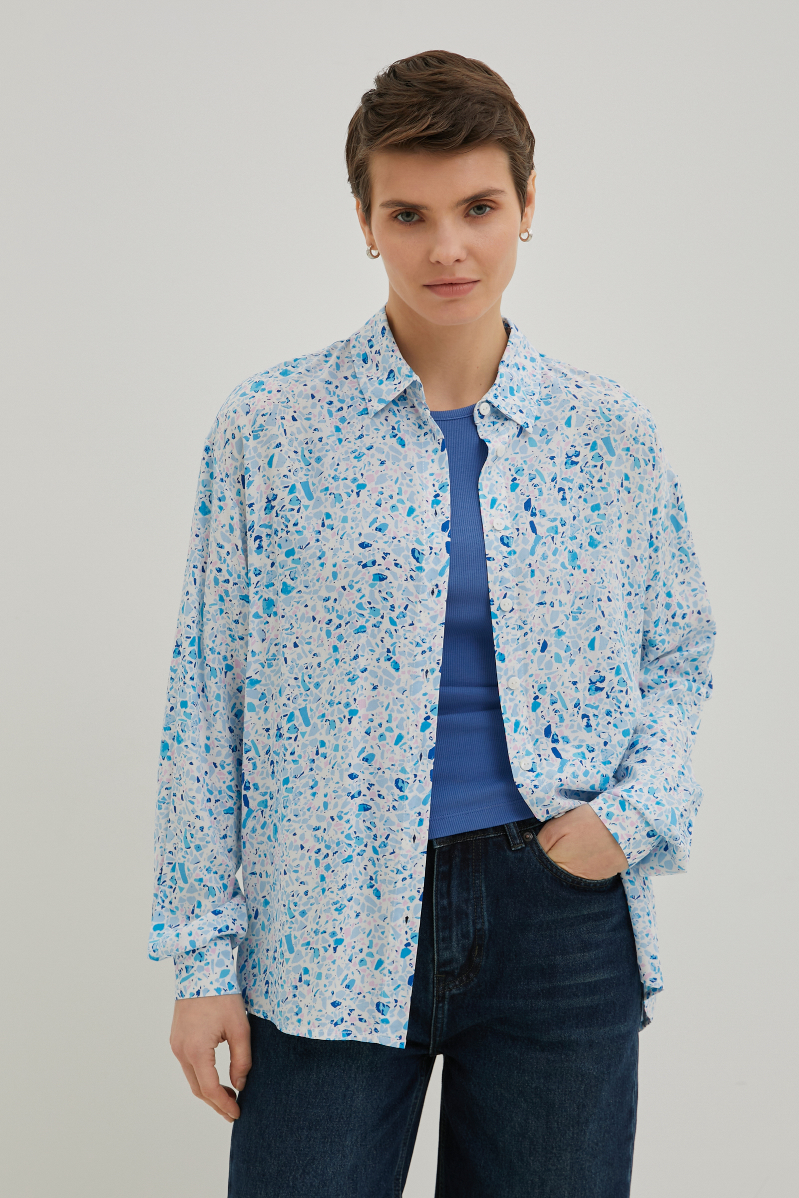 Блузка свободного кроя с отложным воротником