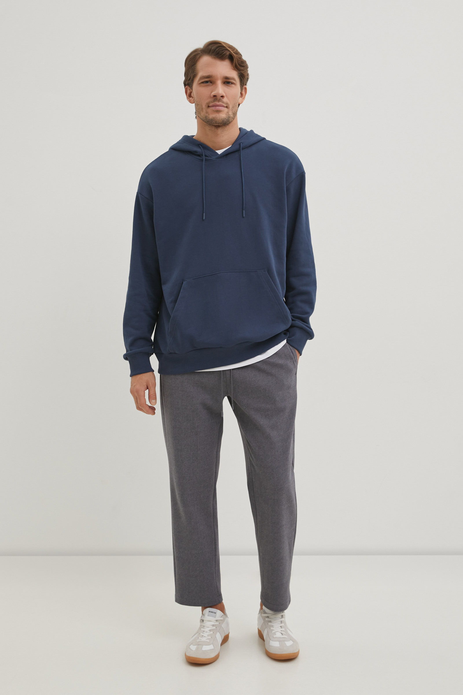 Спортивные брюки прямого кроя на средней посадке 1990₽