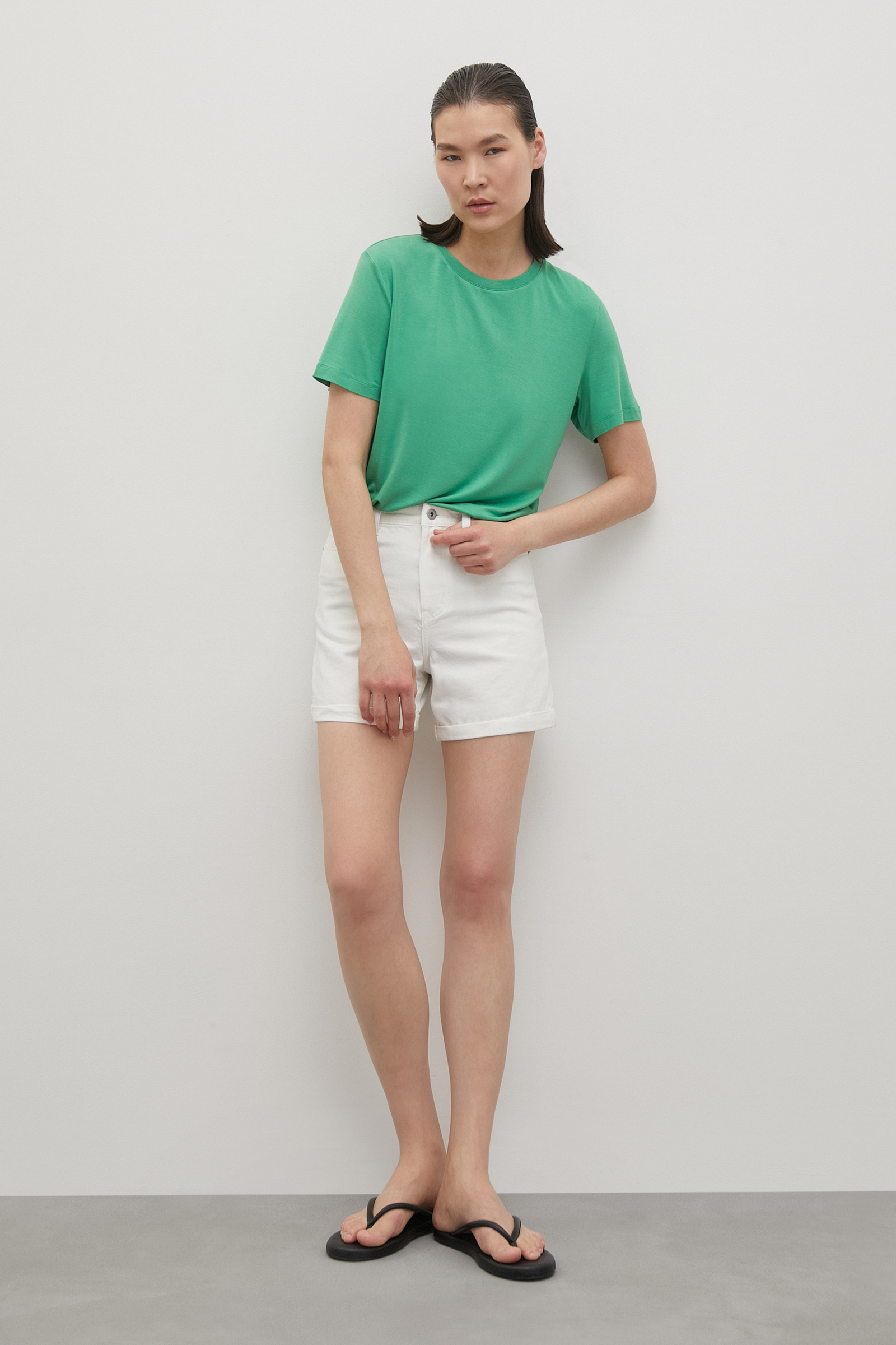 Футболка с круглым вырезом