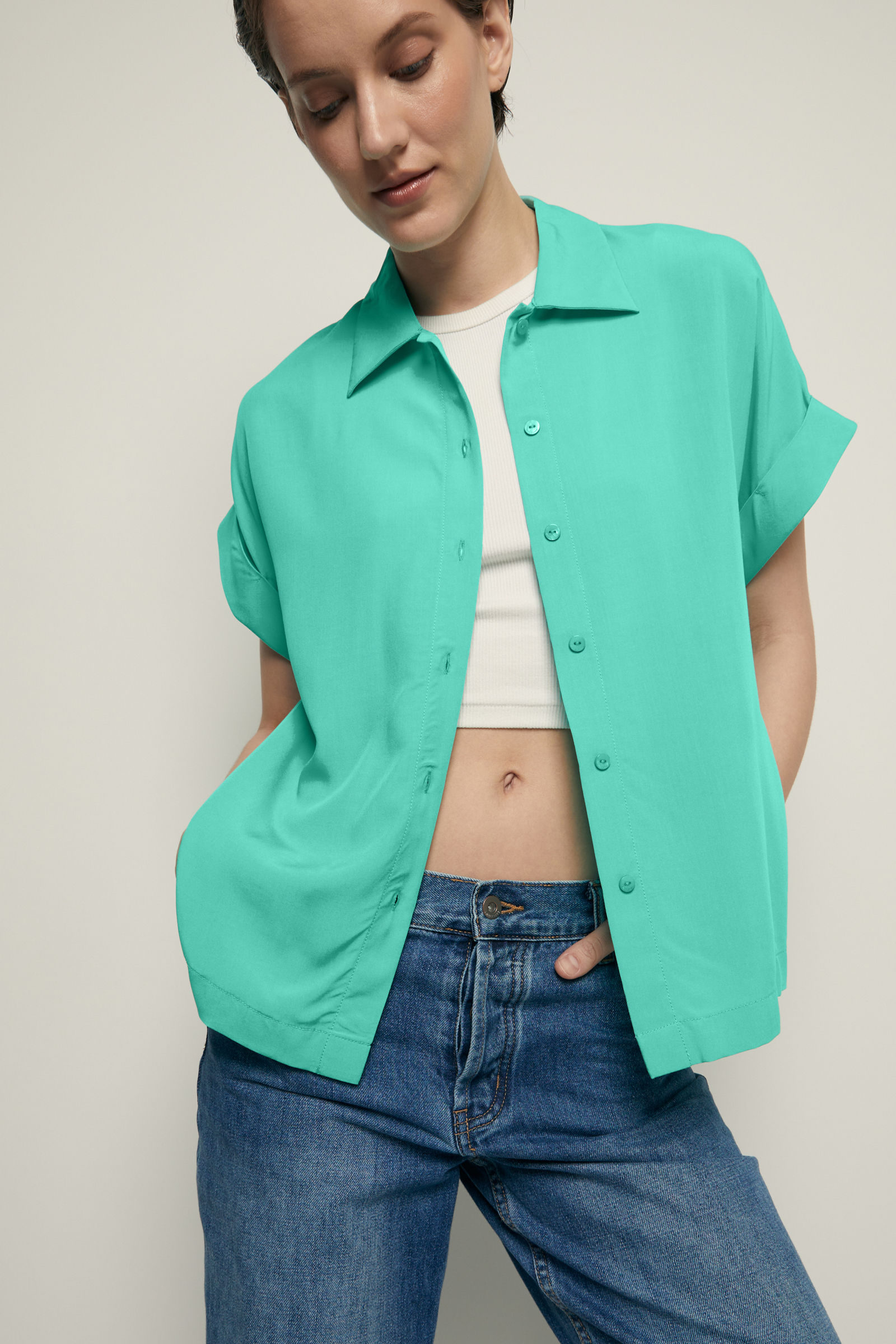 Блузка с коротким рукавом и отложным воротником 1290₽