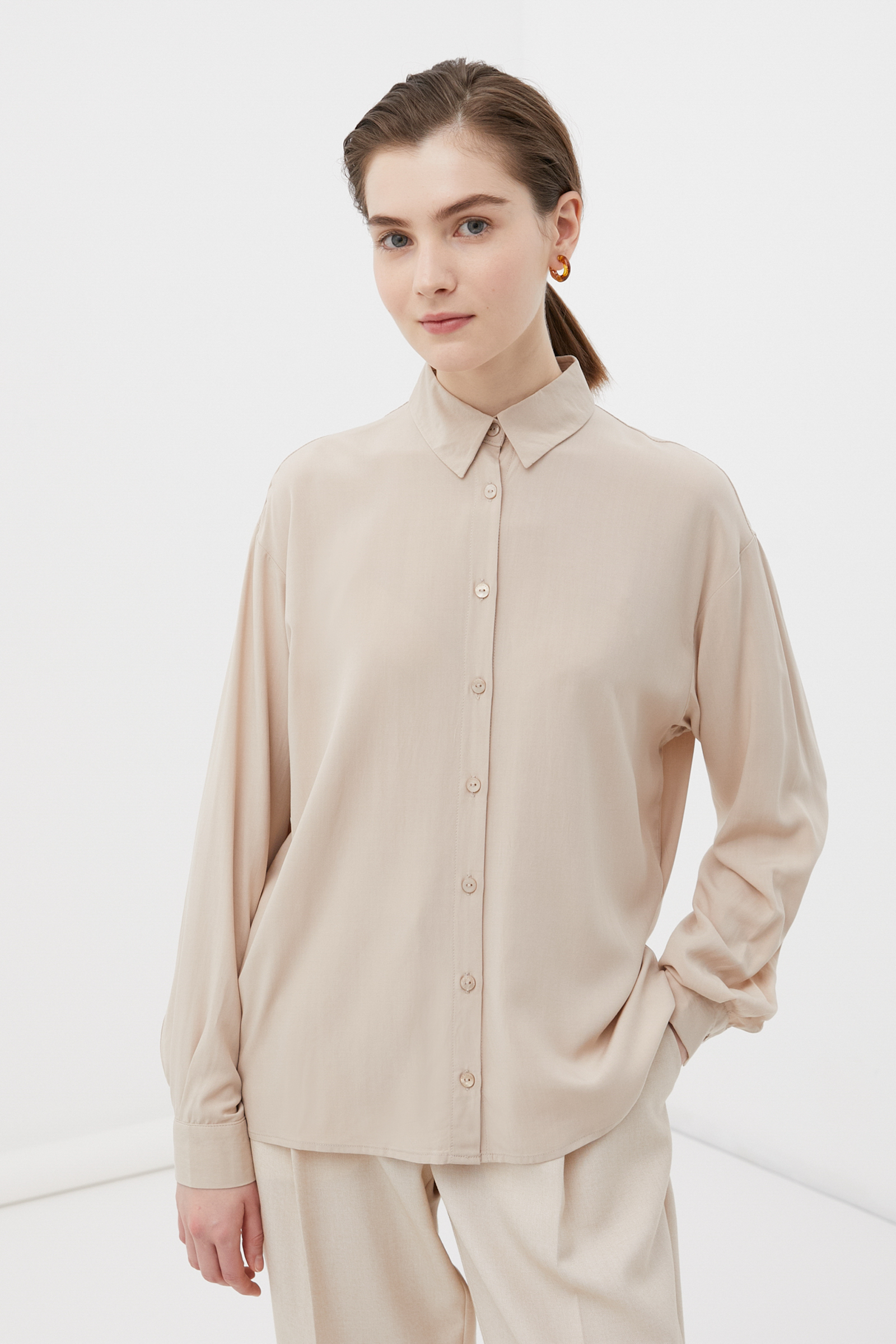 Блузка свободного кроя с отложным воротником