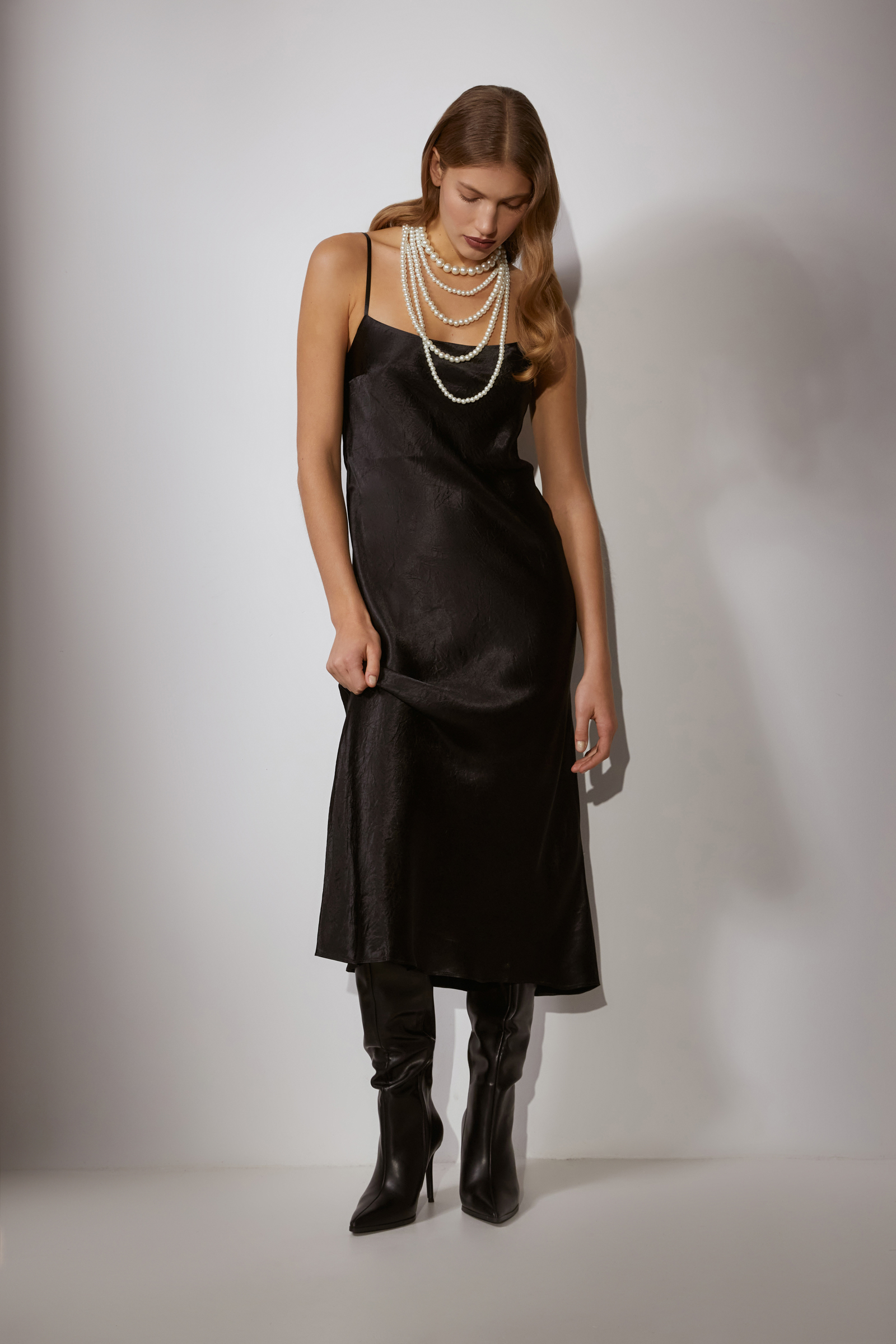 Атласное платье макси 2490₽