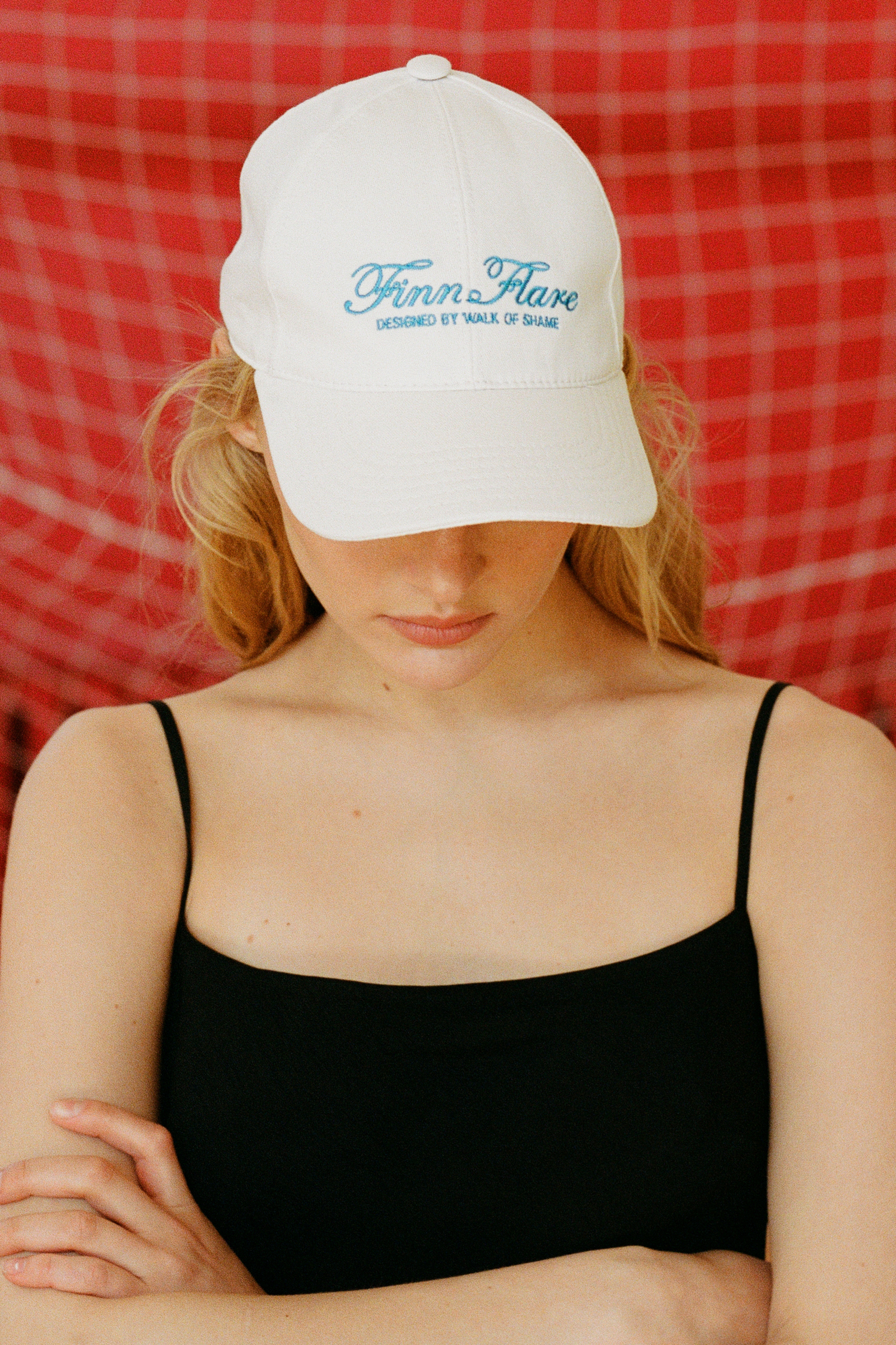 Бейсболка унисекс из коллаборации с walk of shamе 1499₽