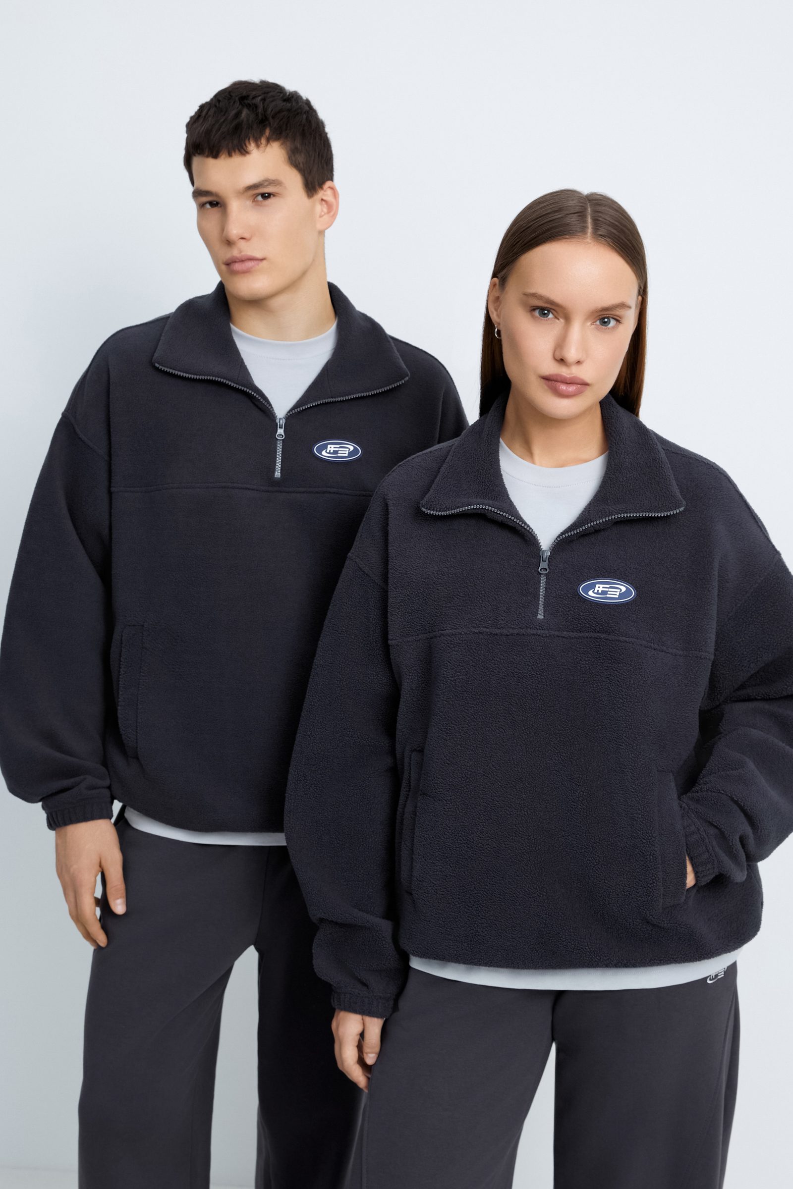 Толстовка с воротником-стойкой из коллаборации с MANEKEN