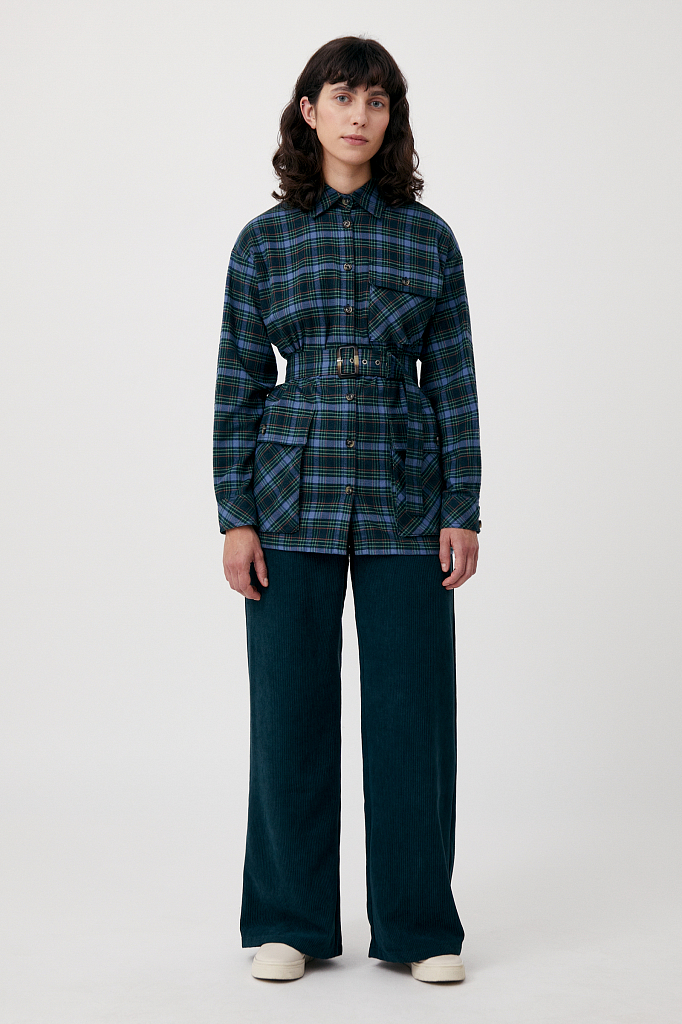 Удлиненный женский жакет в клетку с поясом