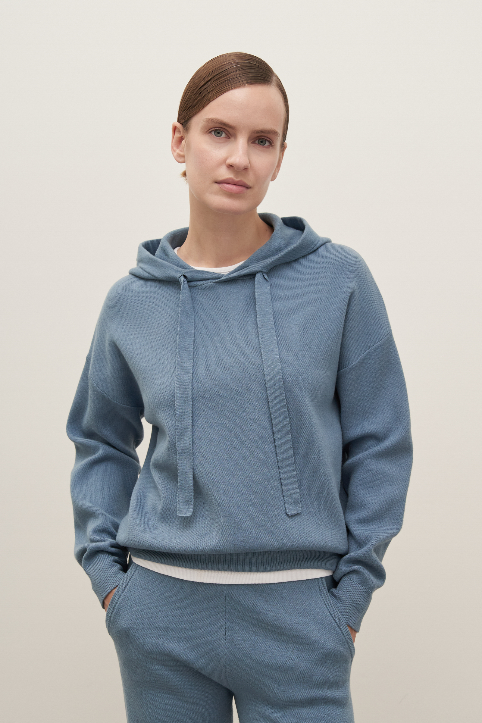 Худи с капюшоном 2990₽