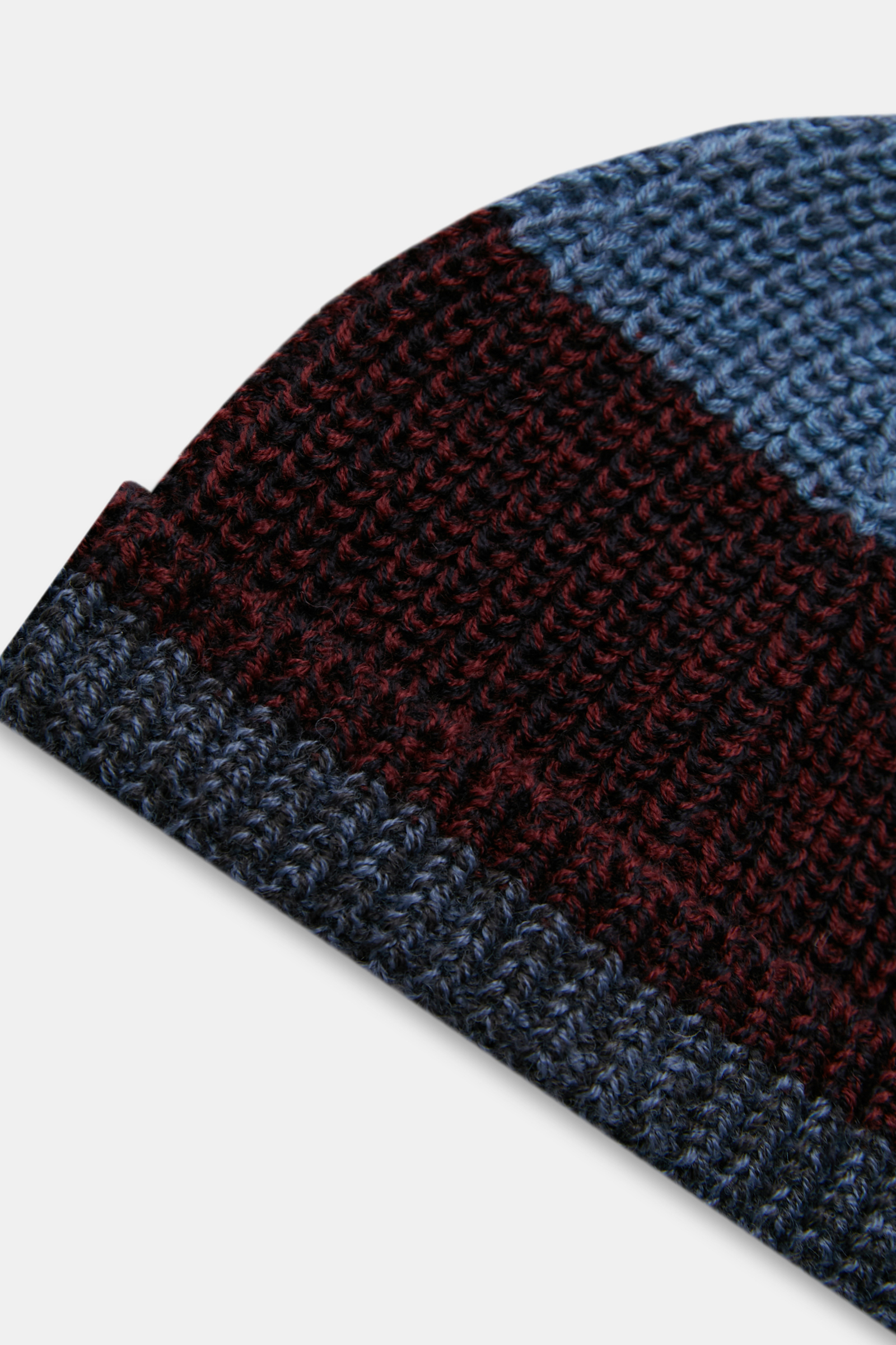 Вязаная шапка с шерстью