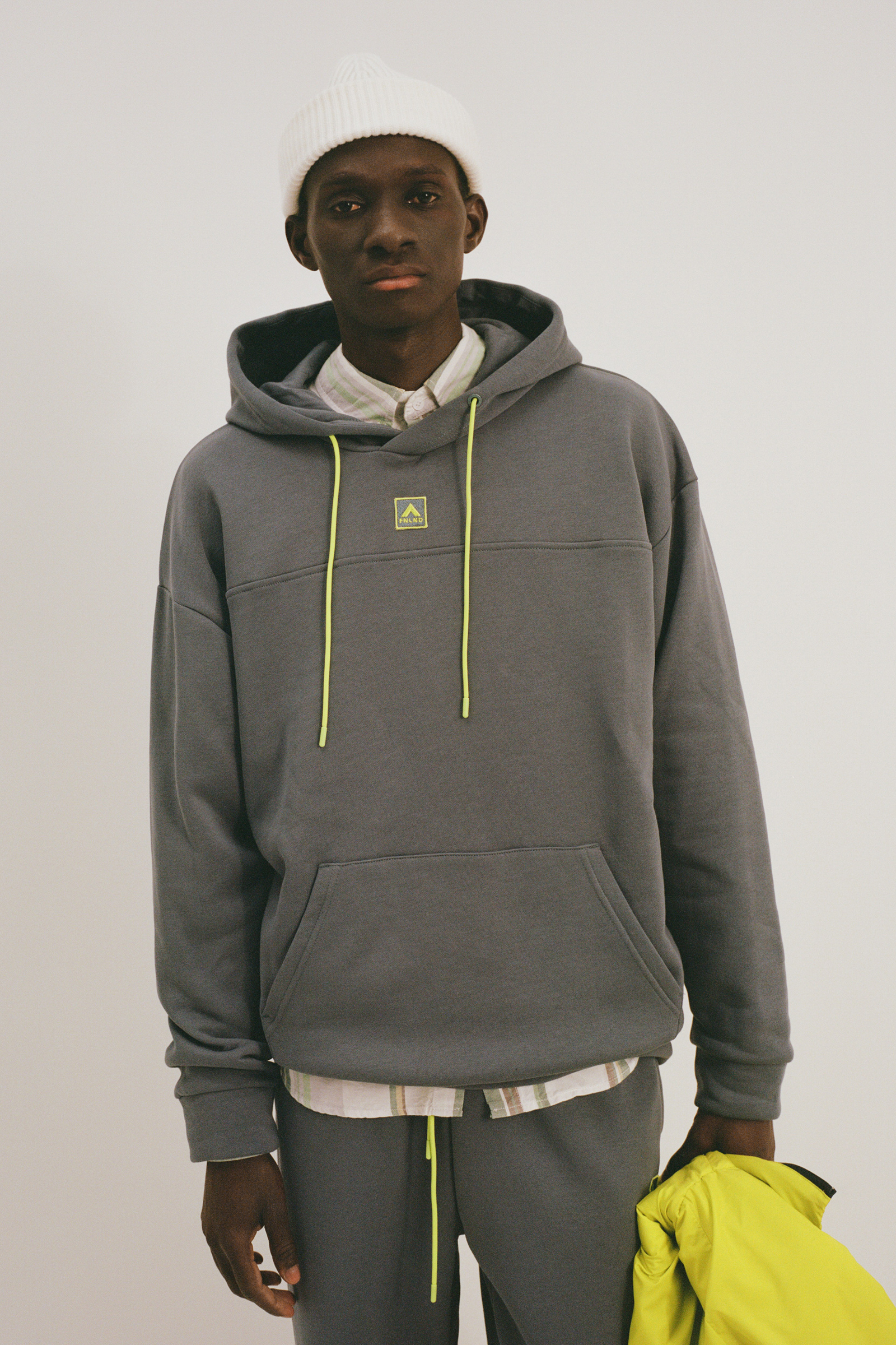 Худи свободного силуэта c вышивкой 2541₽