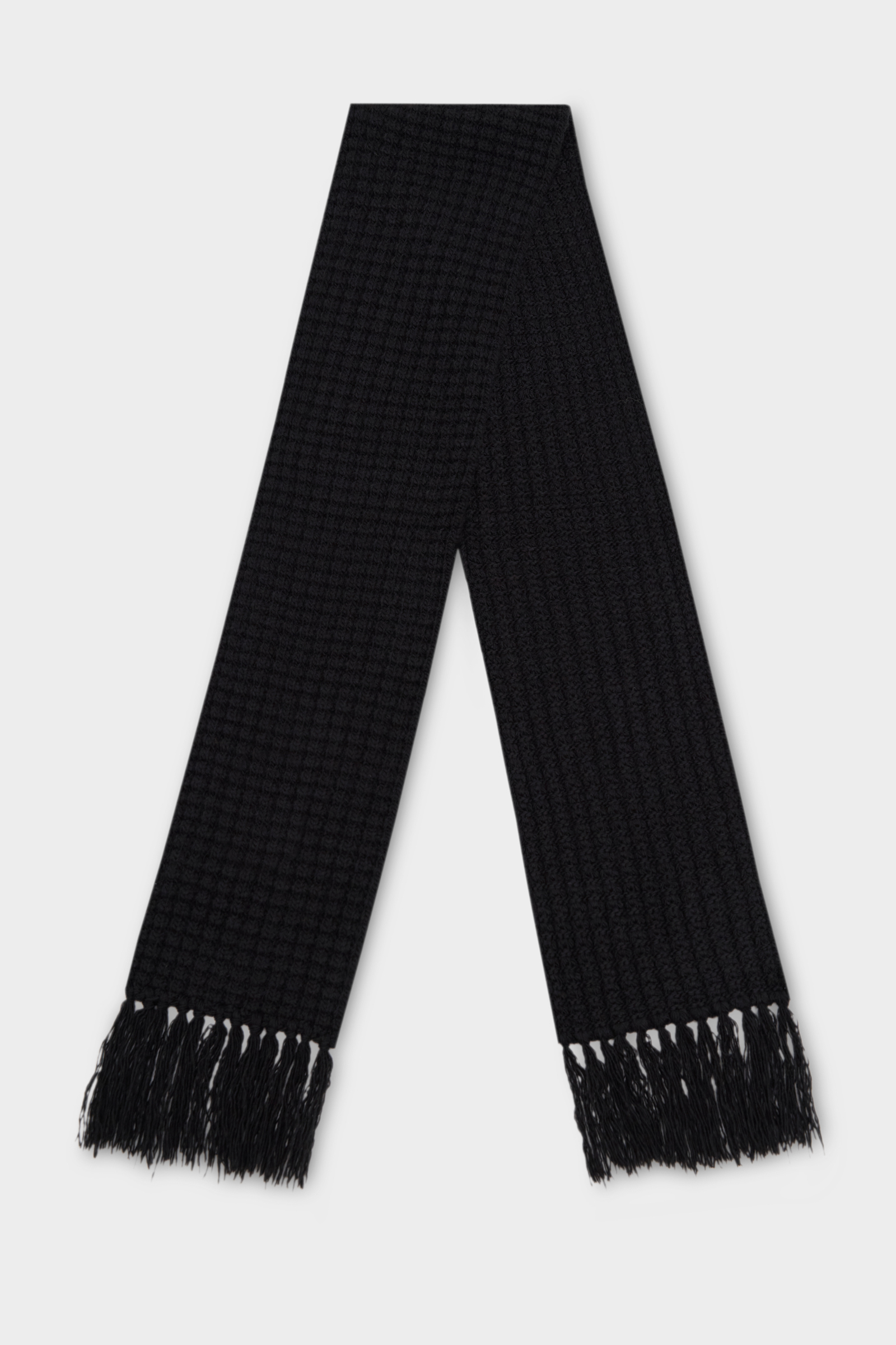 Вязаный шарф с бахромой