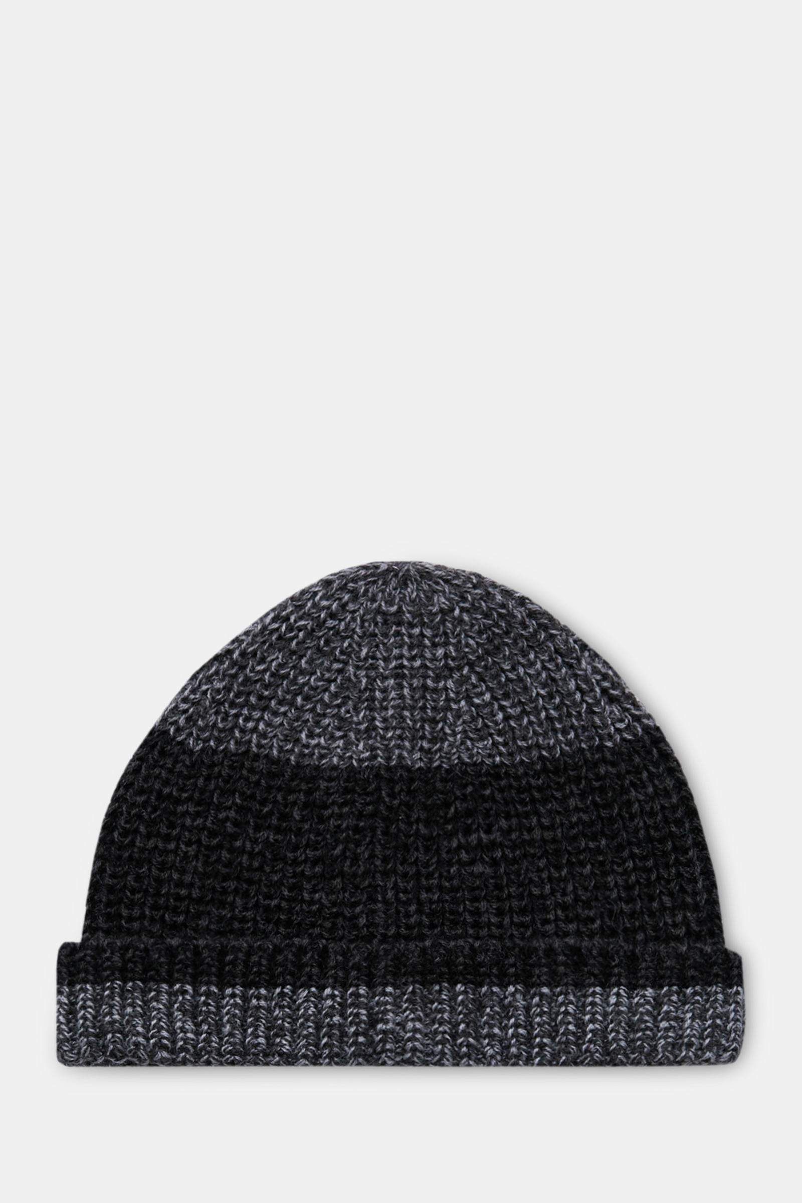 Вязаная шапка с шерстью 690₽