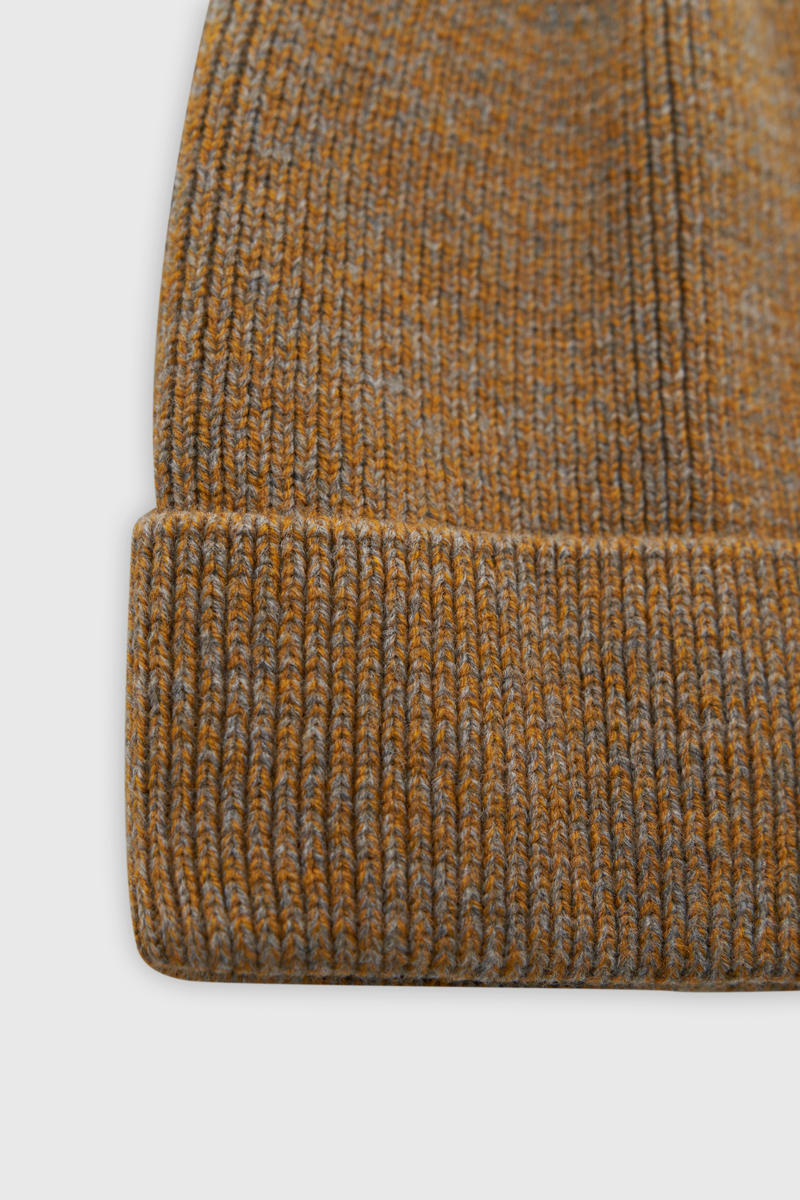 Шапка из шерсти