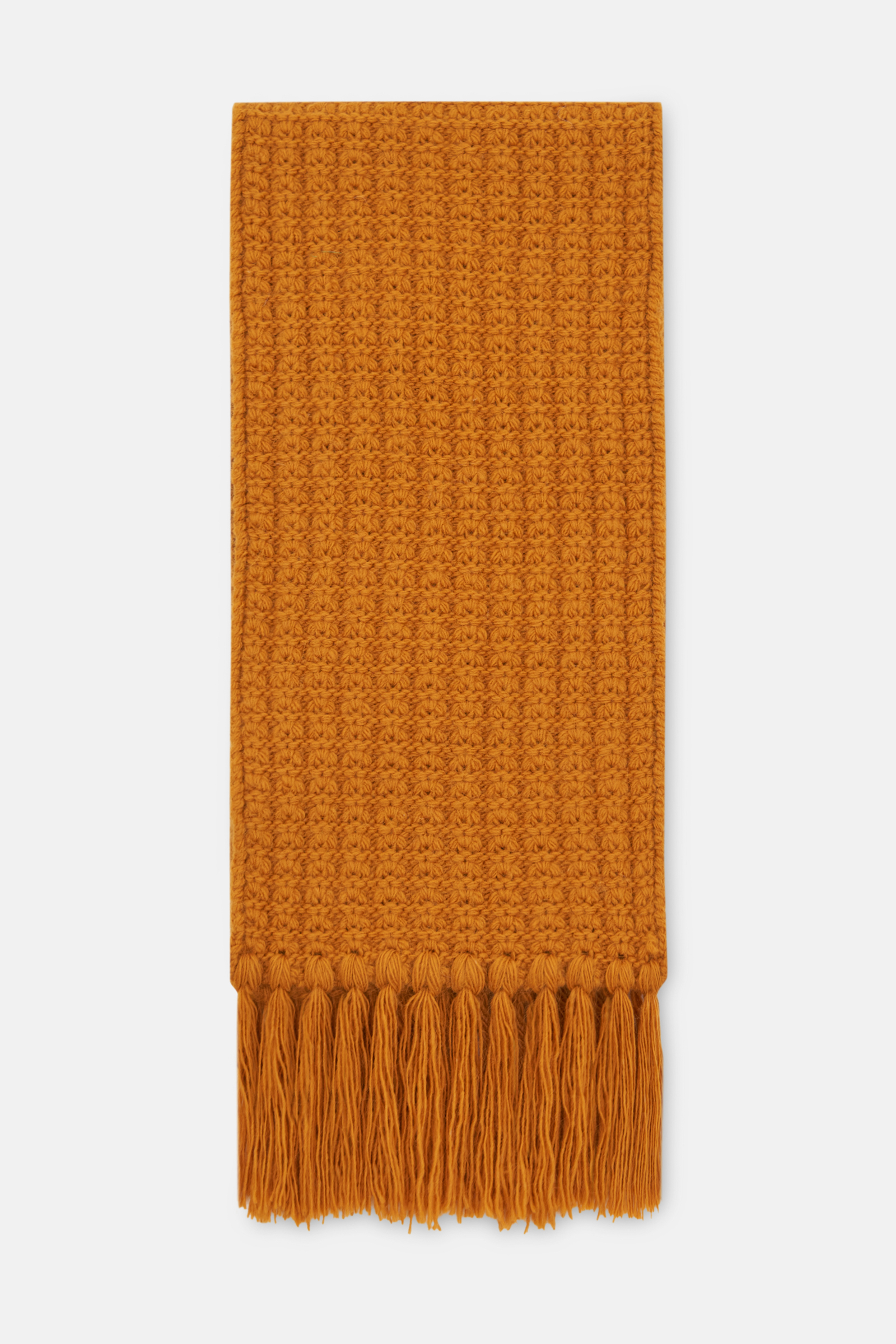 Вязаный шарф с бахромой