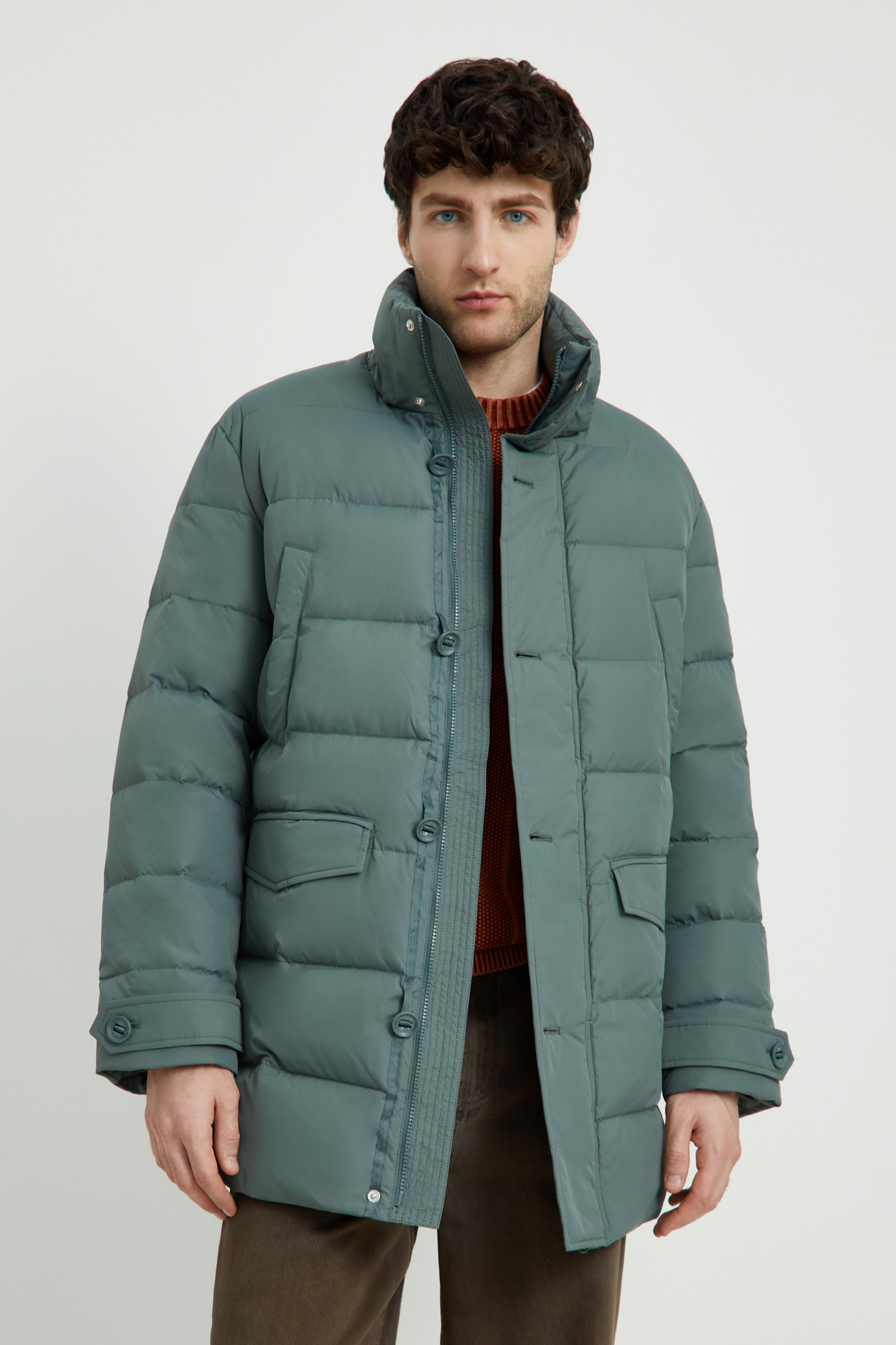 Пуховое полупальто из водонепроницаемой ткани 12990₽