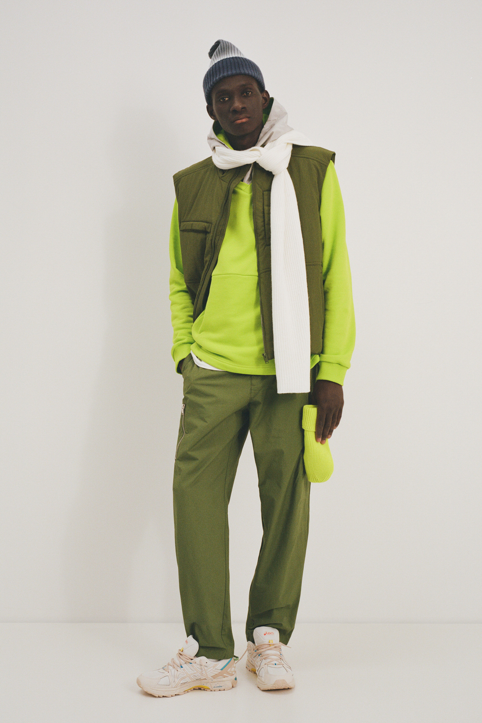 Худи с V-образым вырезом