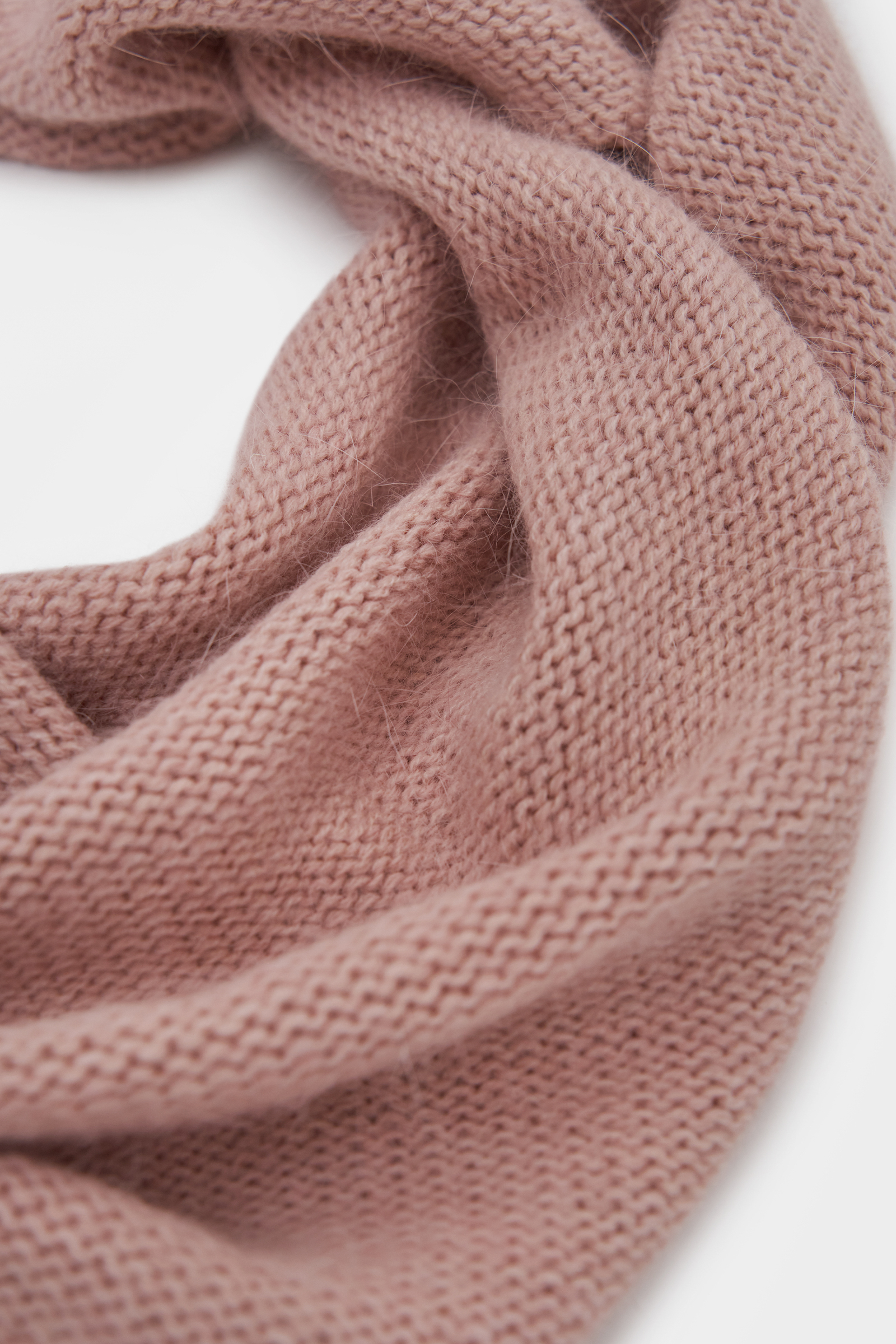 Вязаный платок с ангорой