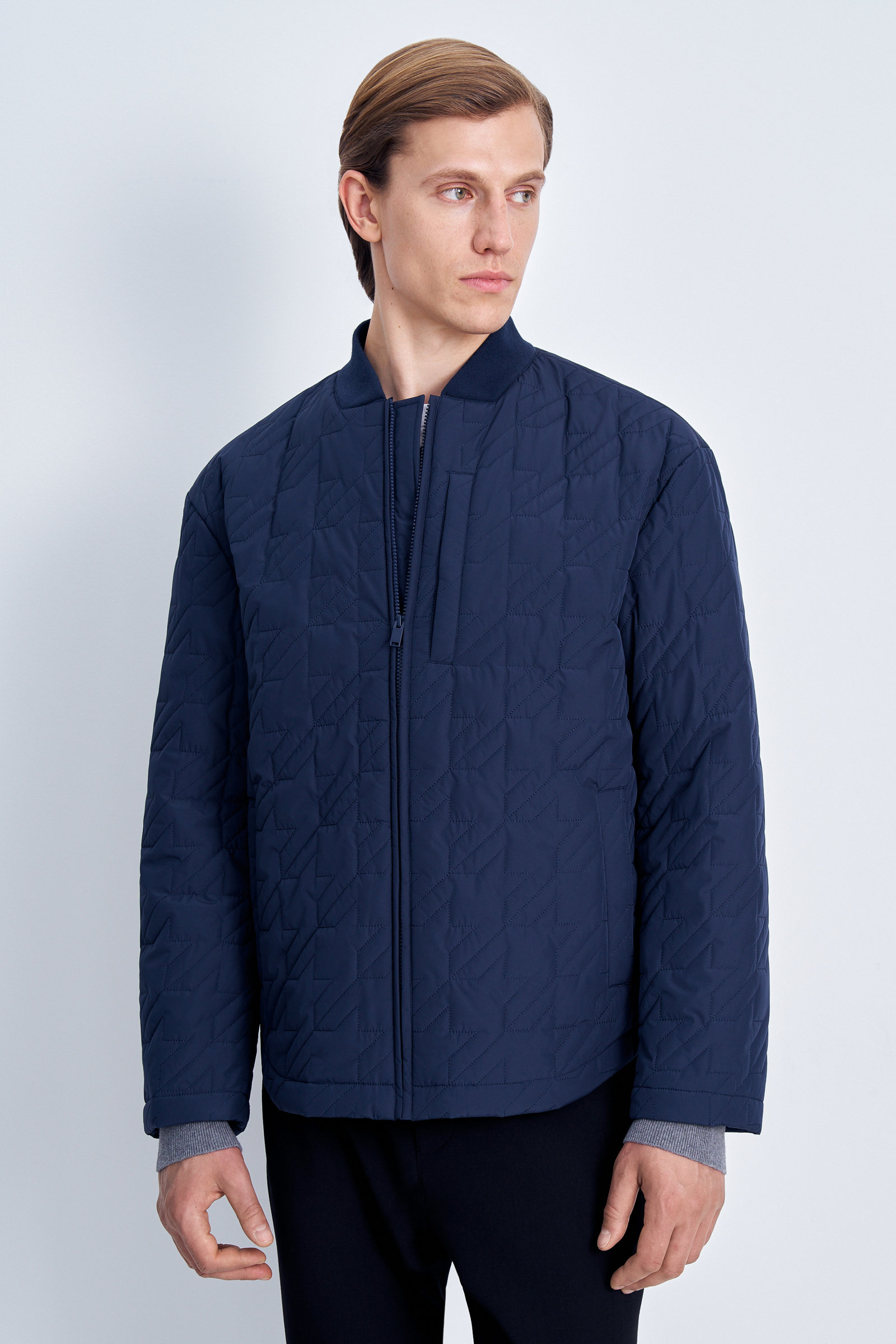 Утепленная стеганая куртка с воротником-стойкой