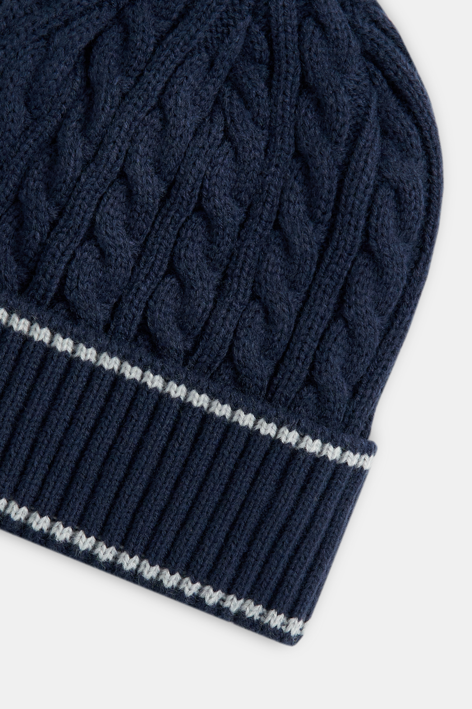 Вязаная шапка