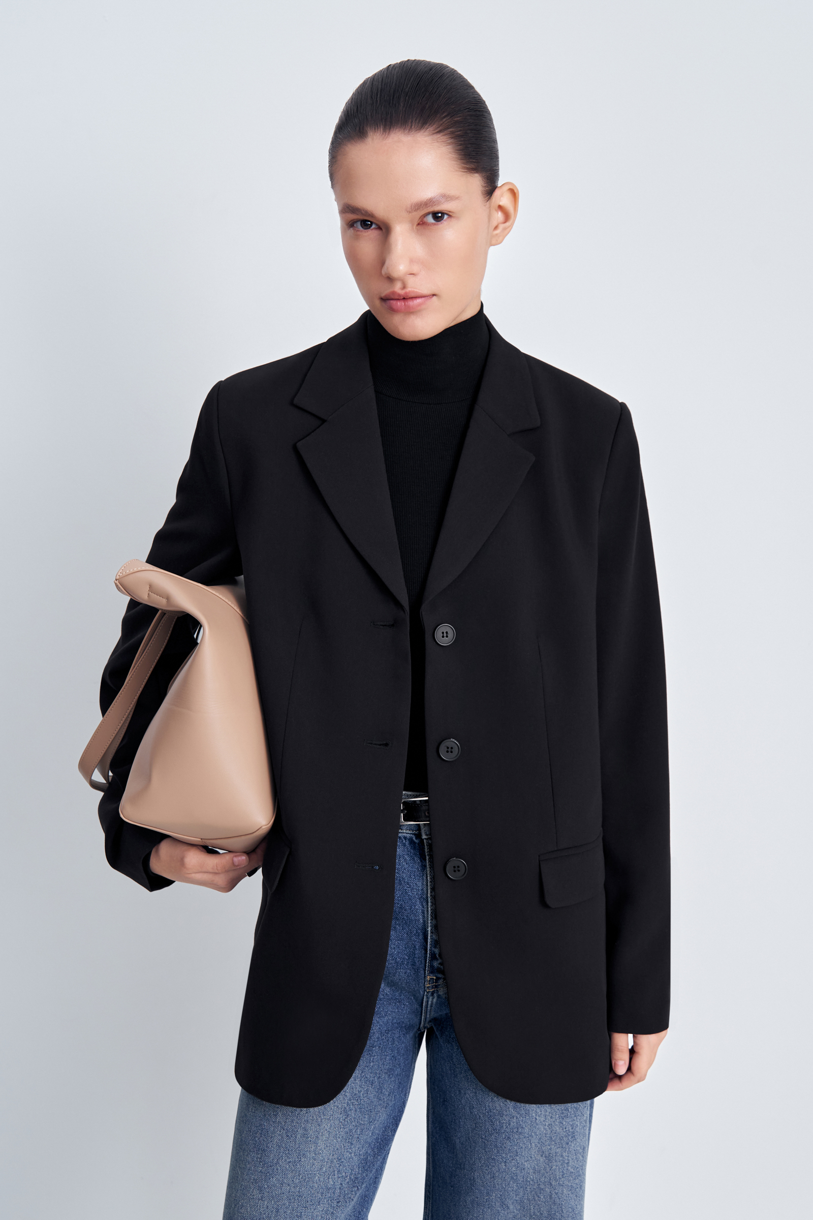 Однобортный жакет полуприлегающего силуэта 5990₽