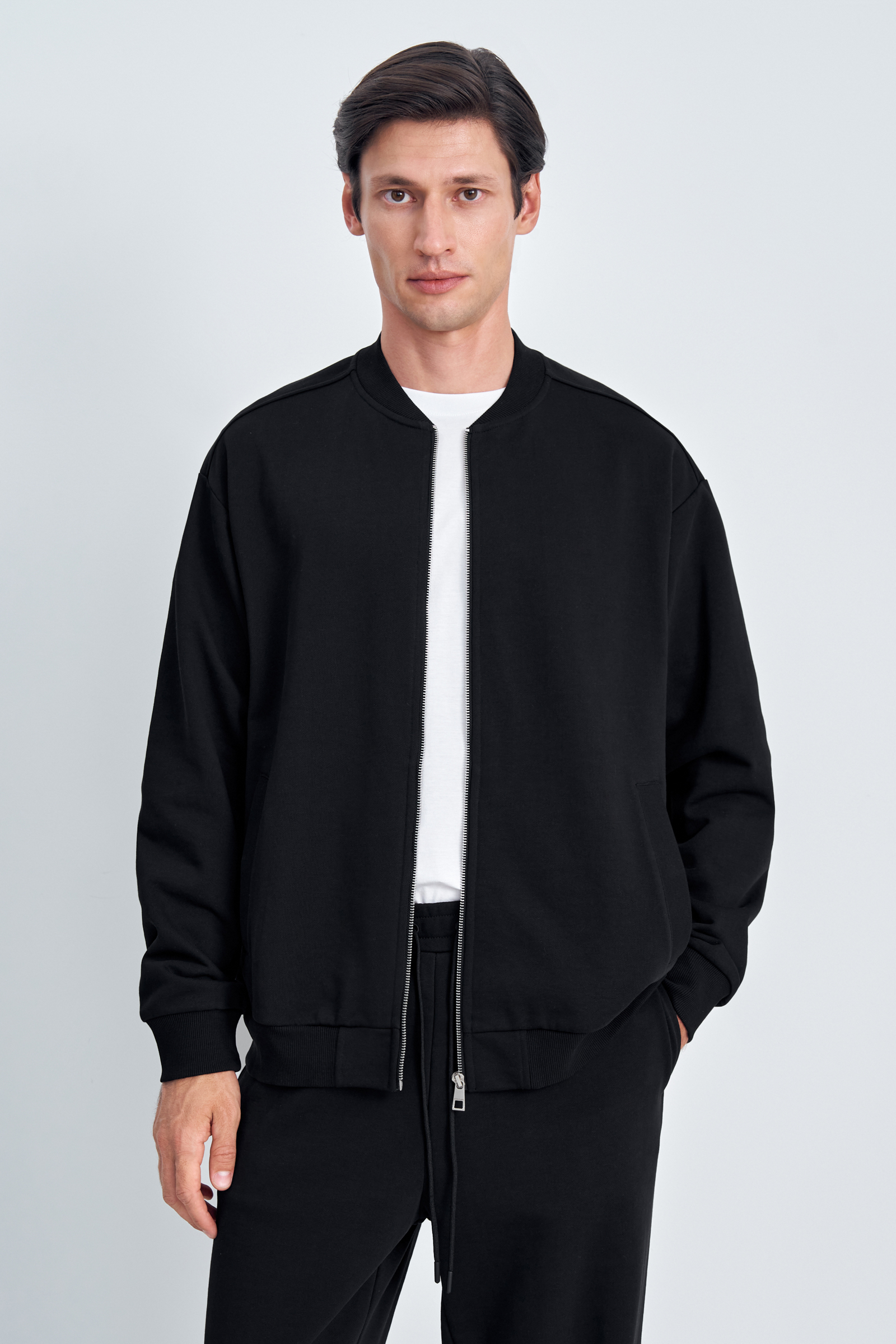 Толстовка на молнии с округлым вырезом