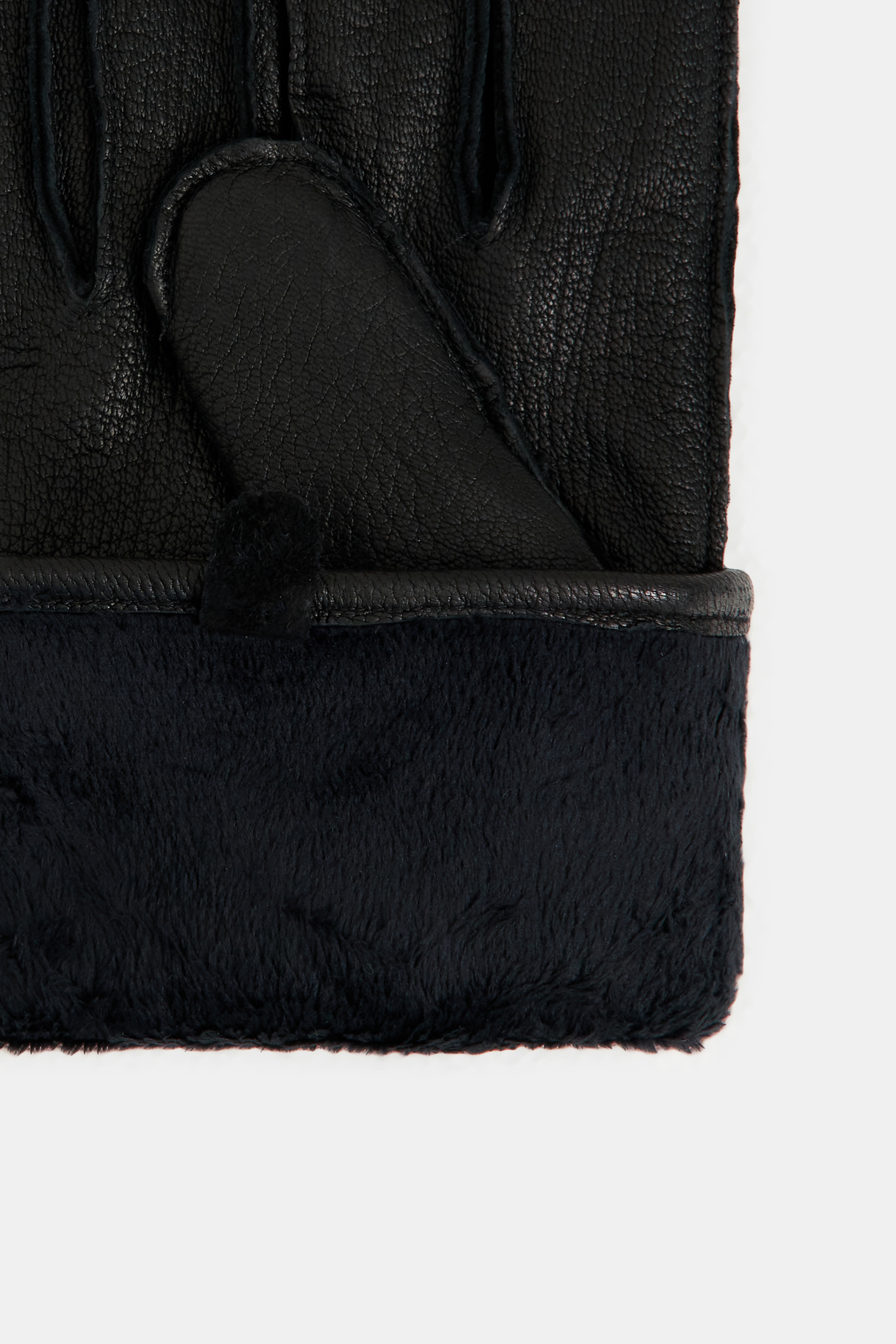 Кожаные перчатки