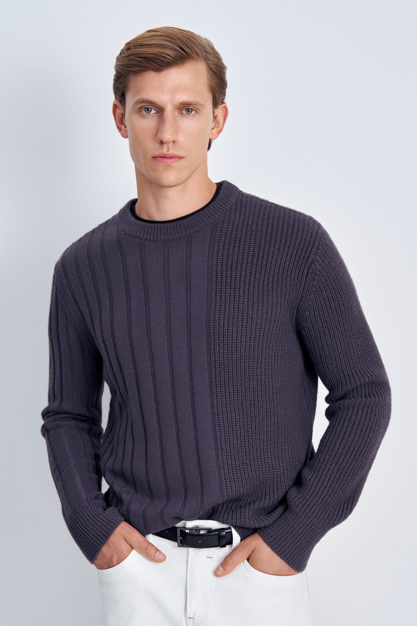 Джемпер с округлым вырезом прямого силуэта 1990₽