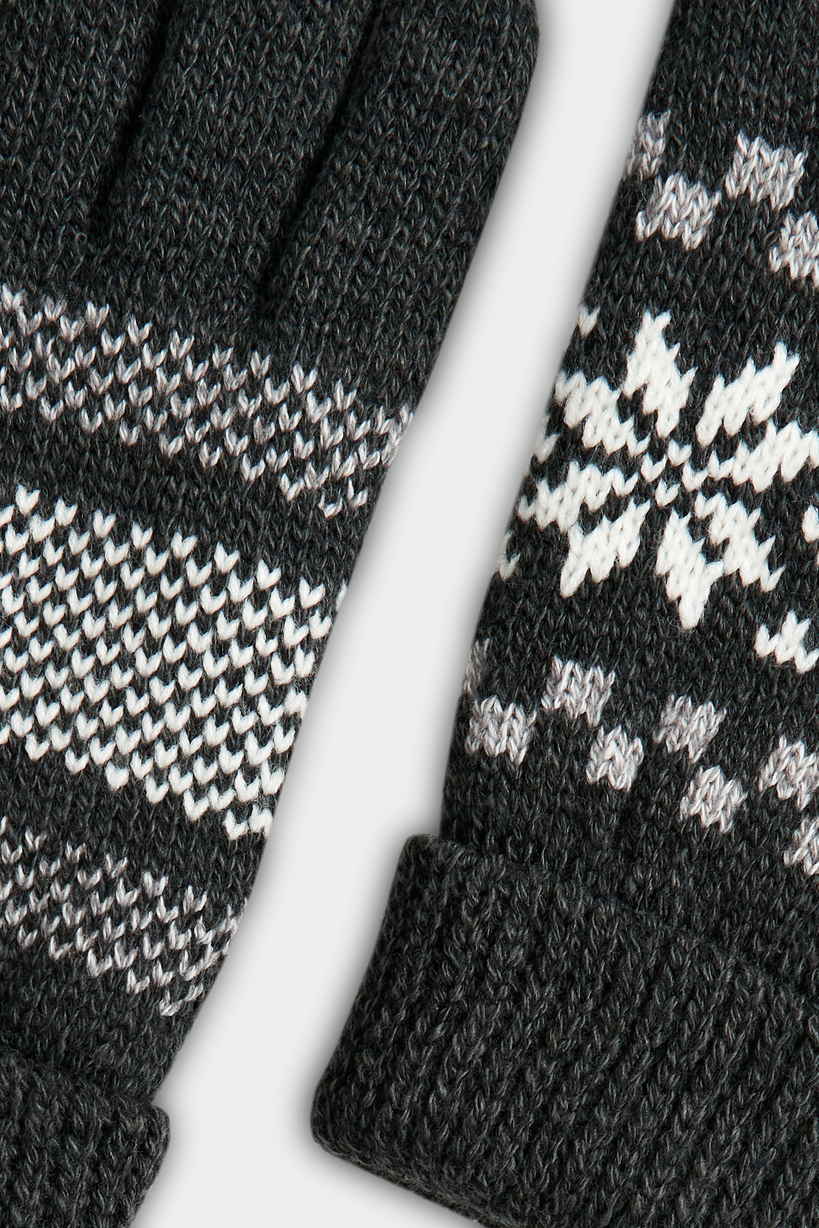 Вязаные перчатки с узором