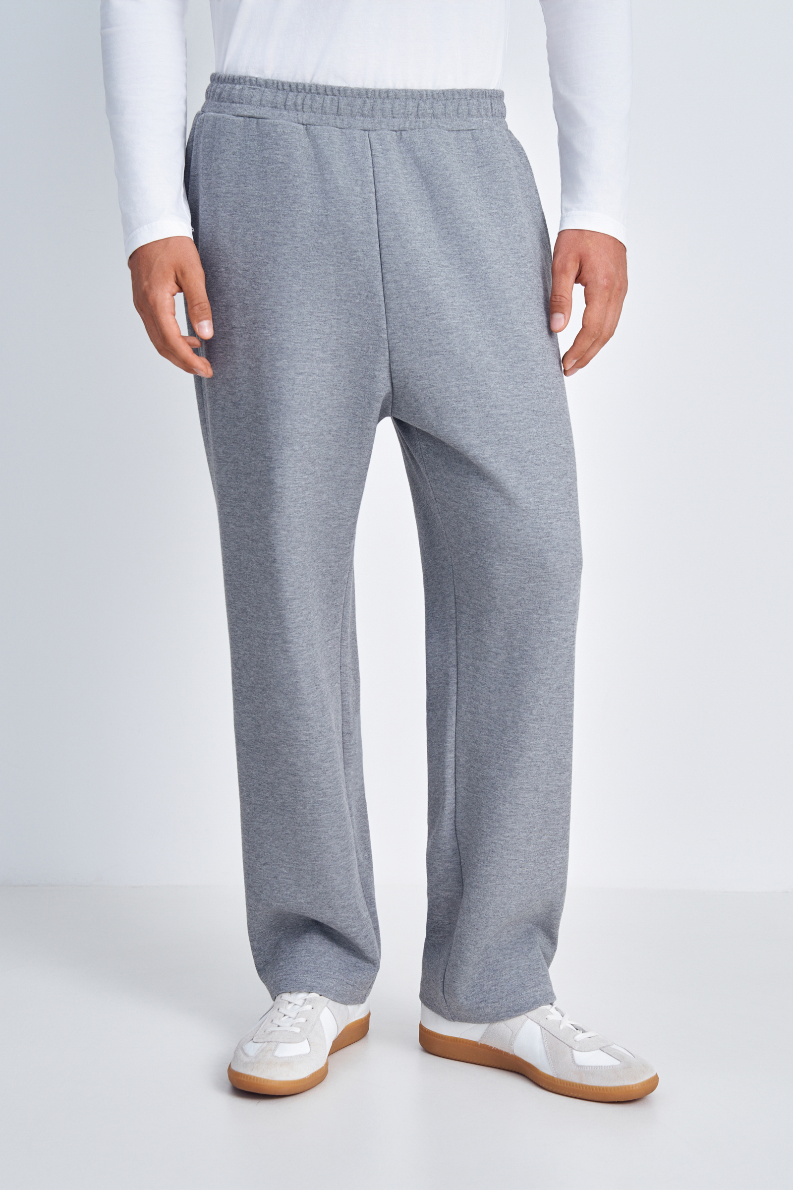 Спортивные брюки свободного силуэта на высокой посадке 2990₽