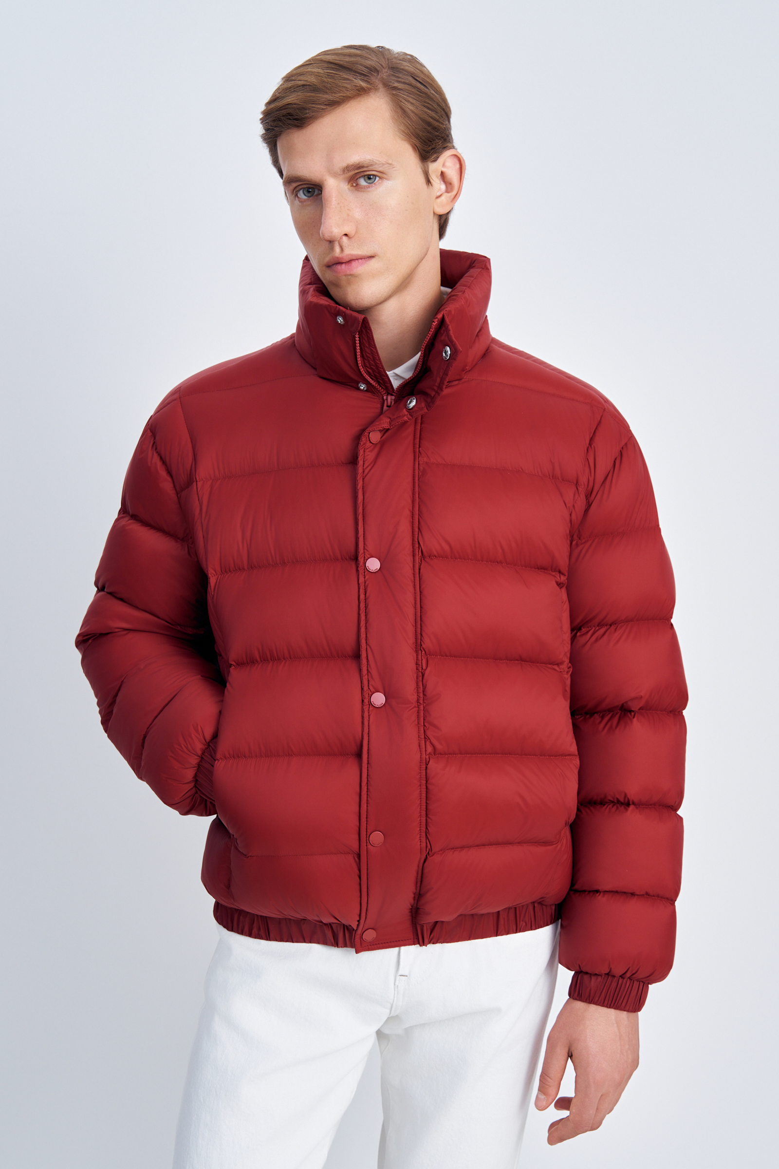 Пуховая стеганая куртка с капюшоном 8990₽