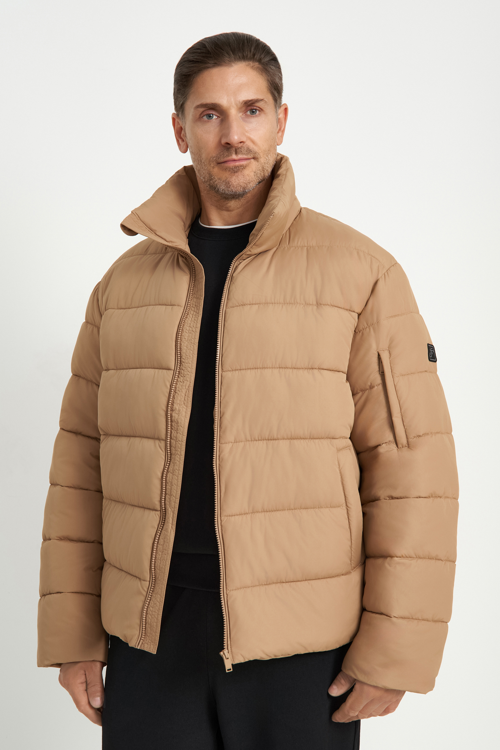 Утепленная стеганая куртка со съемным капюшоном 7990₽