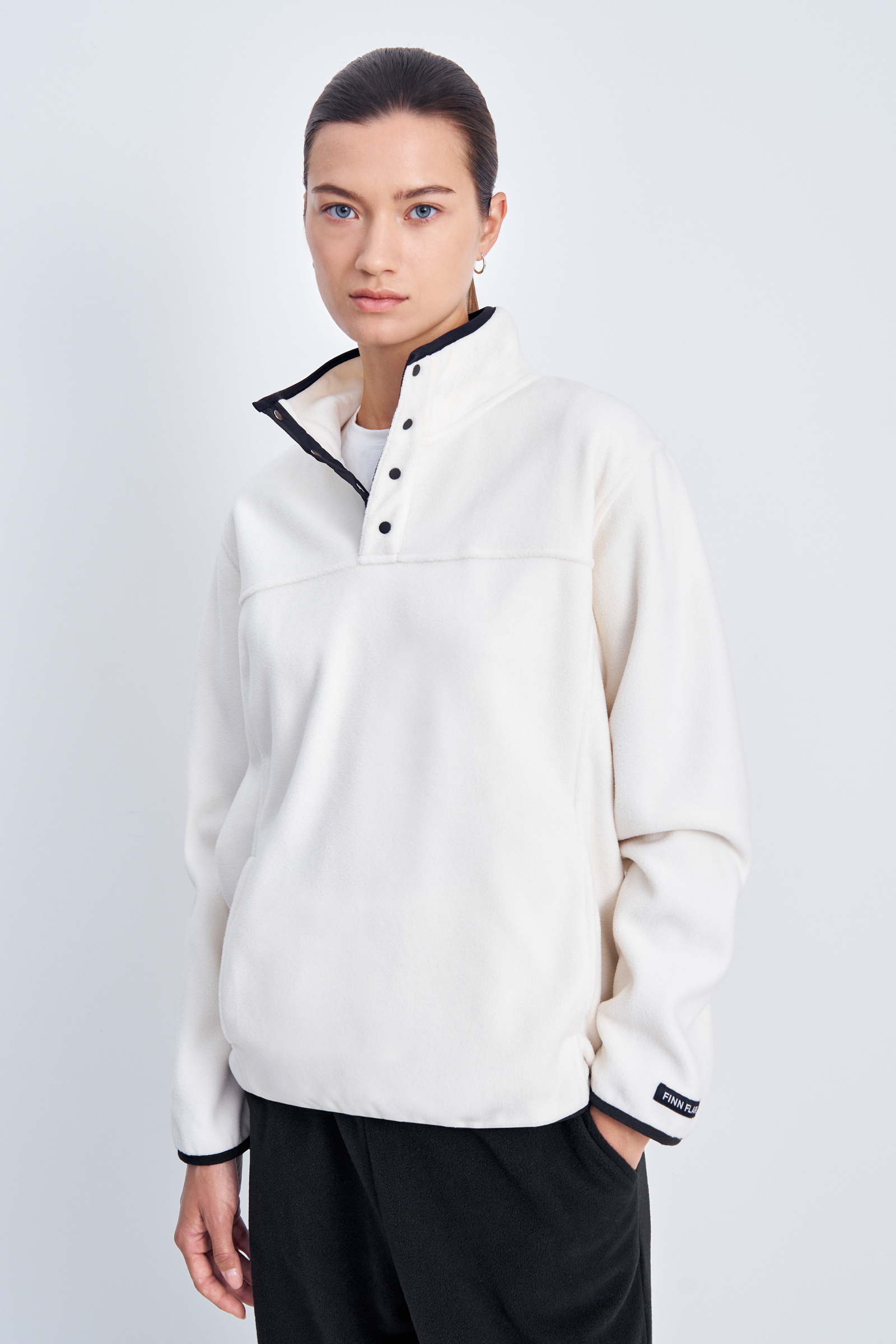 Толстовка с контрастной отделкой и воротником-стойкой 2793₽