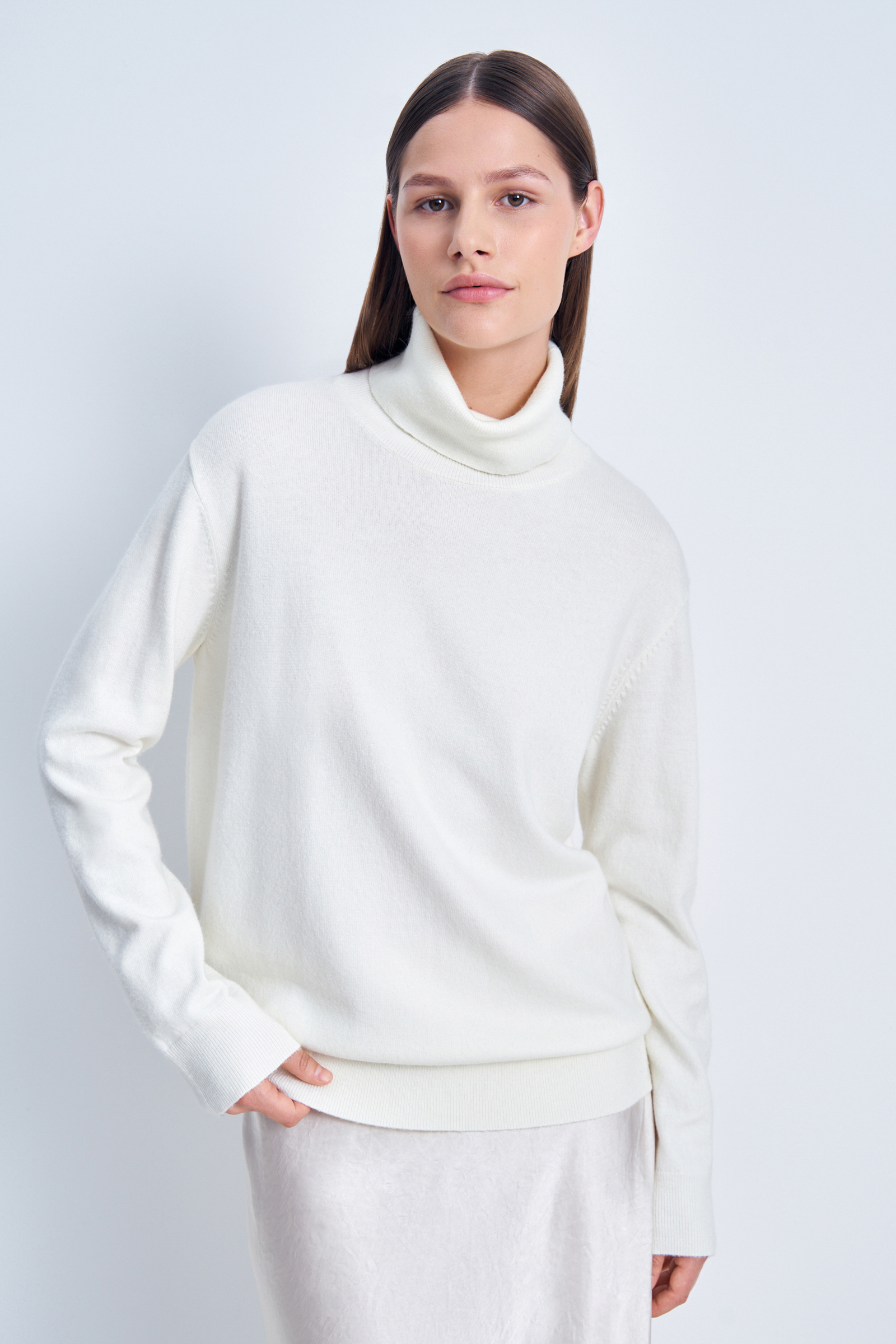 

Свитер свободного силуэта с воротником-стойкой, 711 milk, Свитер свободного силуэта с воротником-стойкой