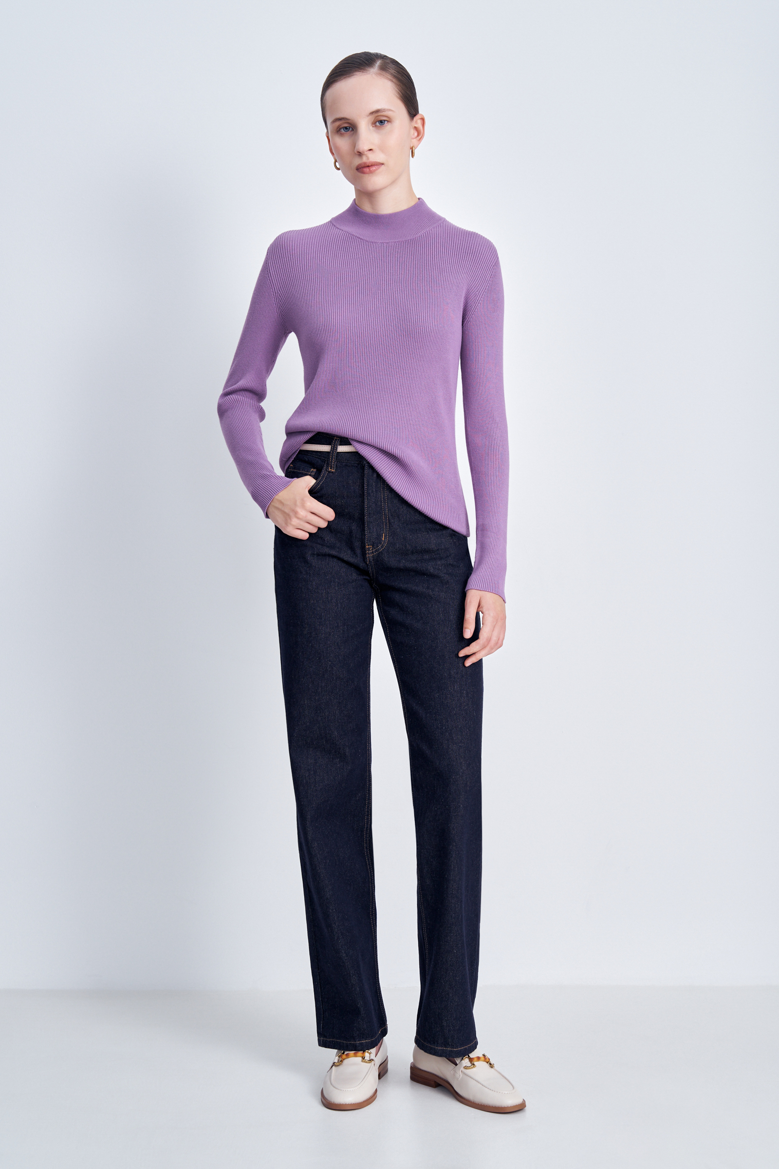 Джемпер приталенного силуэта с воротником-стойкой