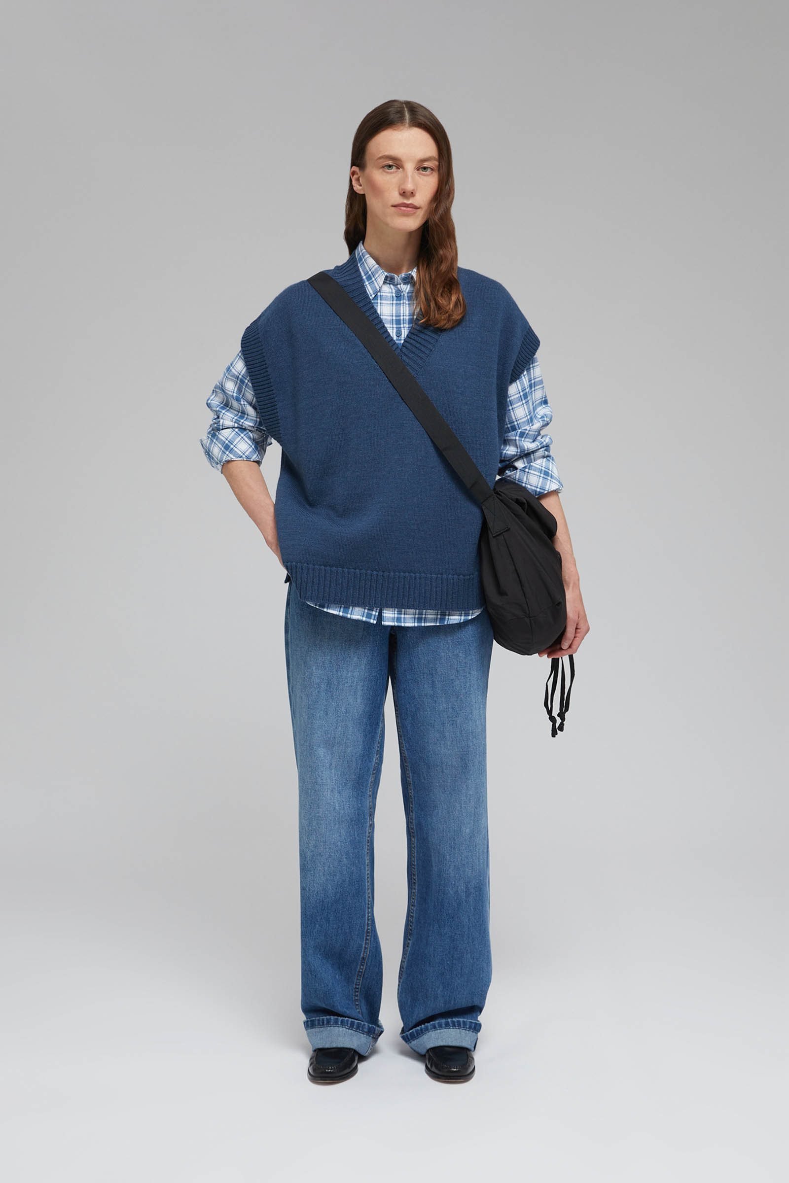 Жилет из шерсти с v-образным вырезом 6999₽