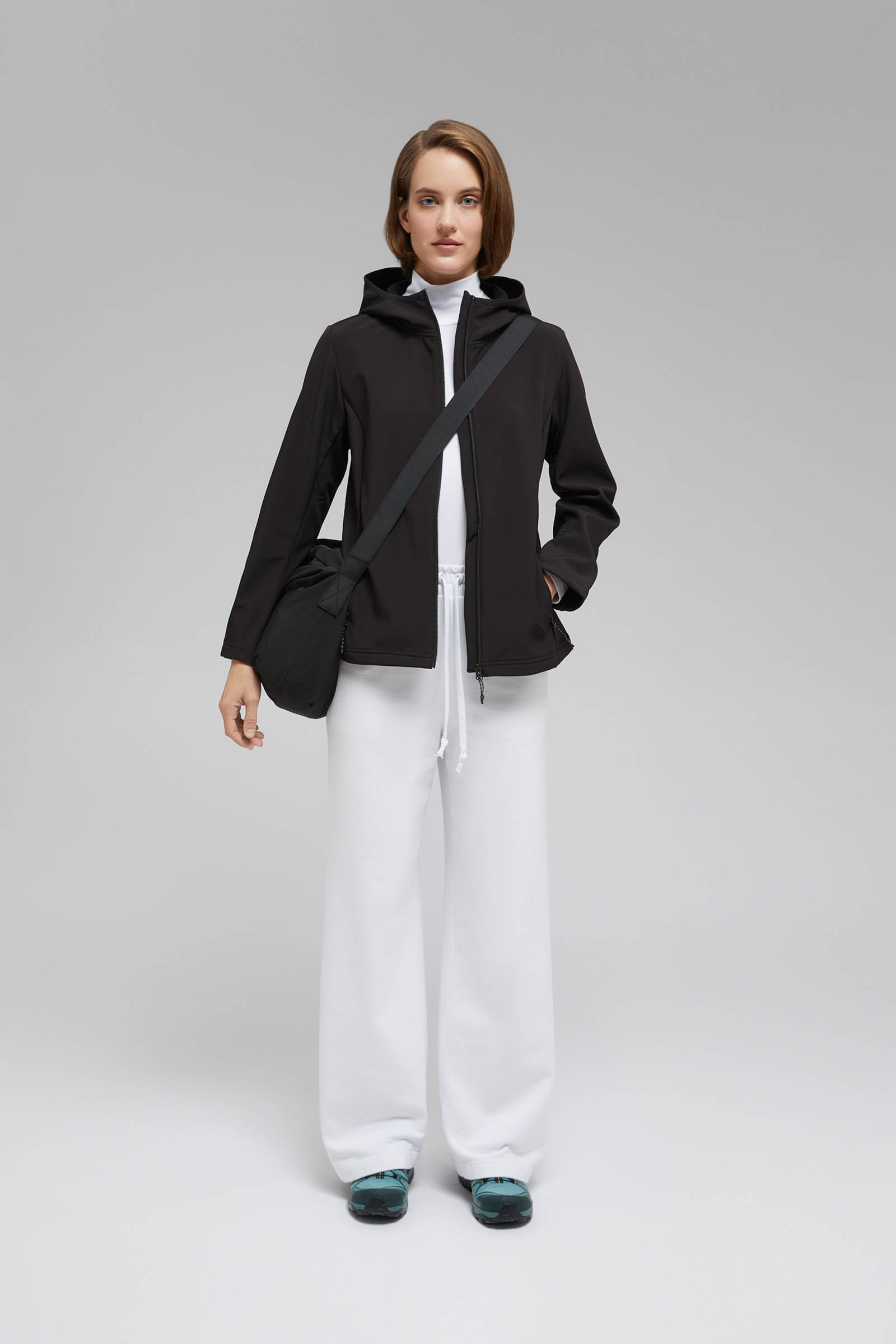 Ветровка с капюшоном 3990₽