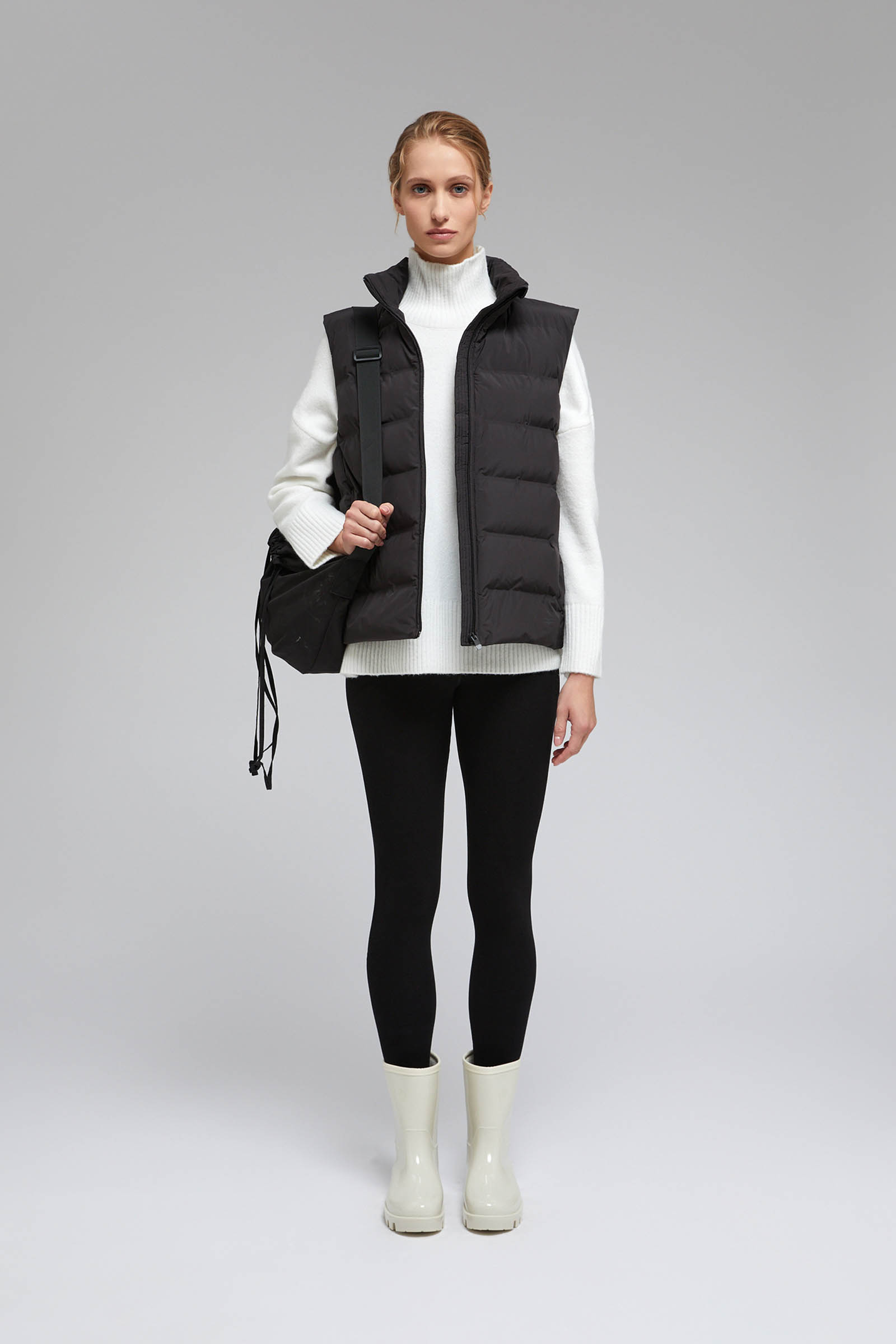 Утепленный стеганый жилет 9999₽