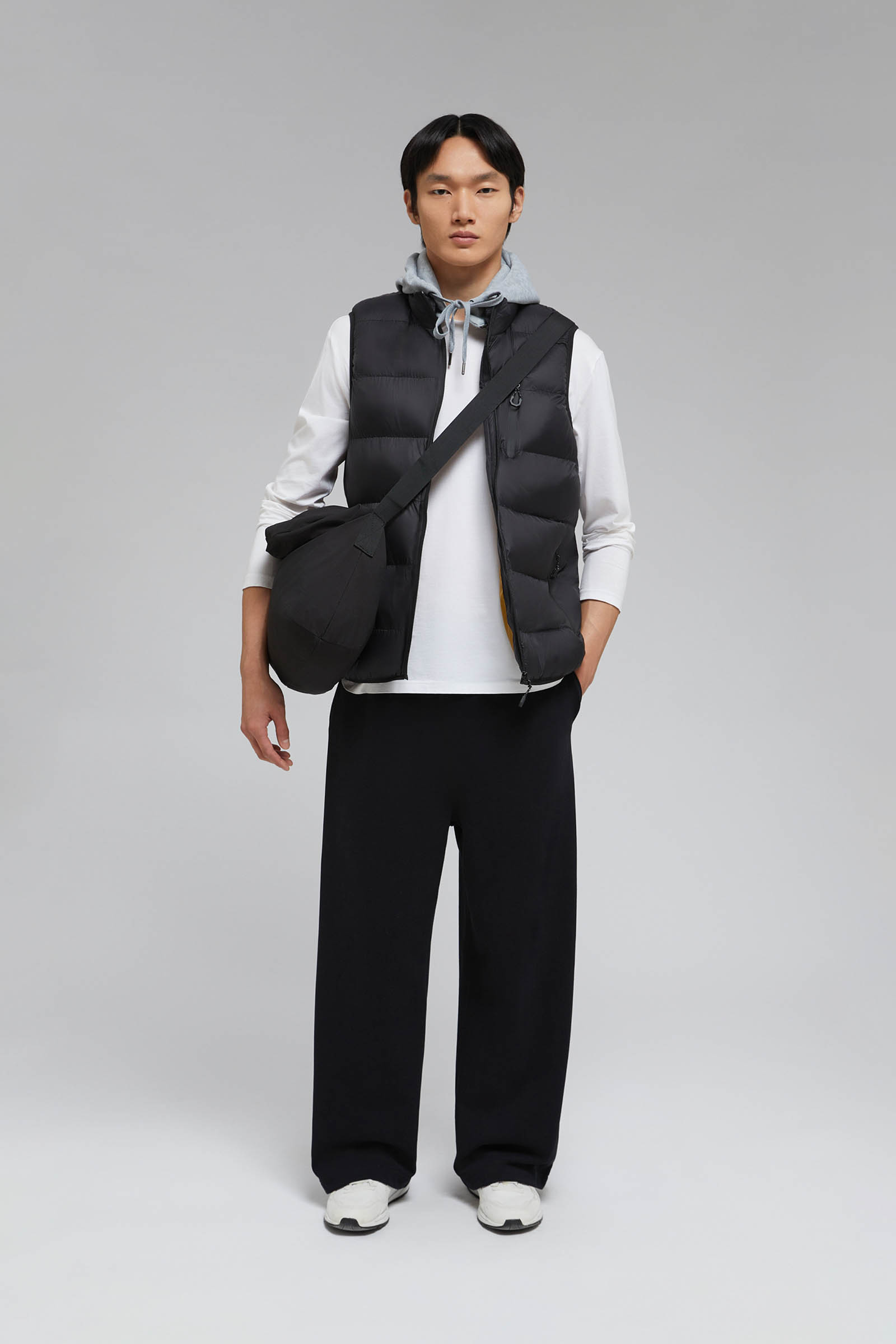 

Утепленный жилет со съемным капюшоном, 200 black, Утепленный жилет со съемным капюшоном