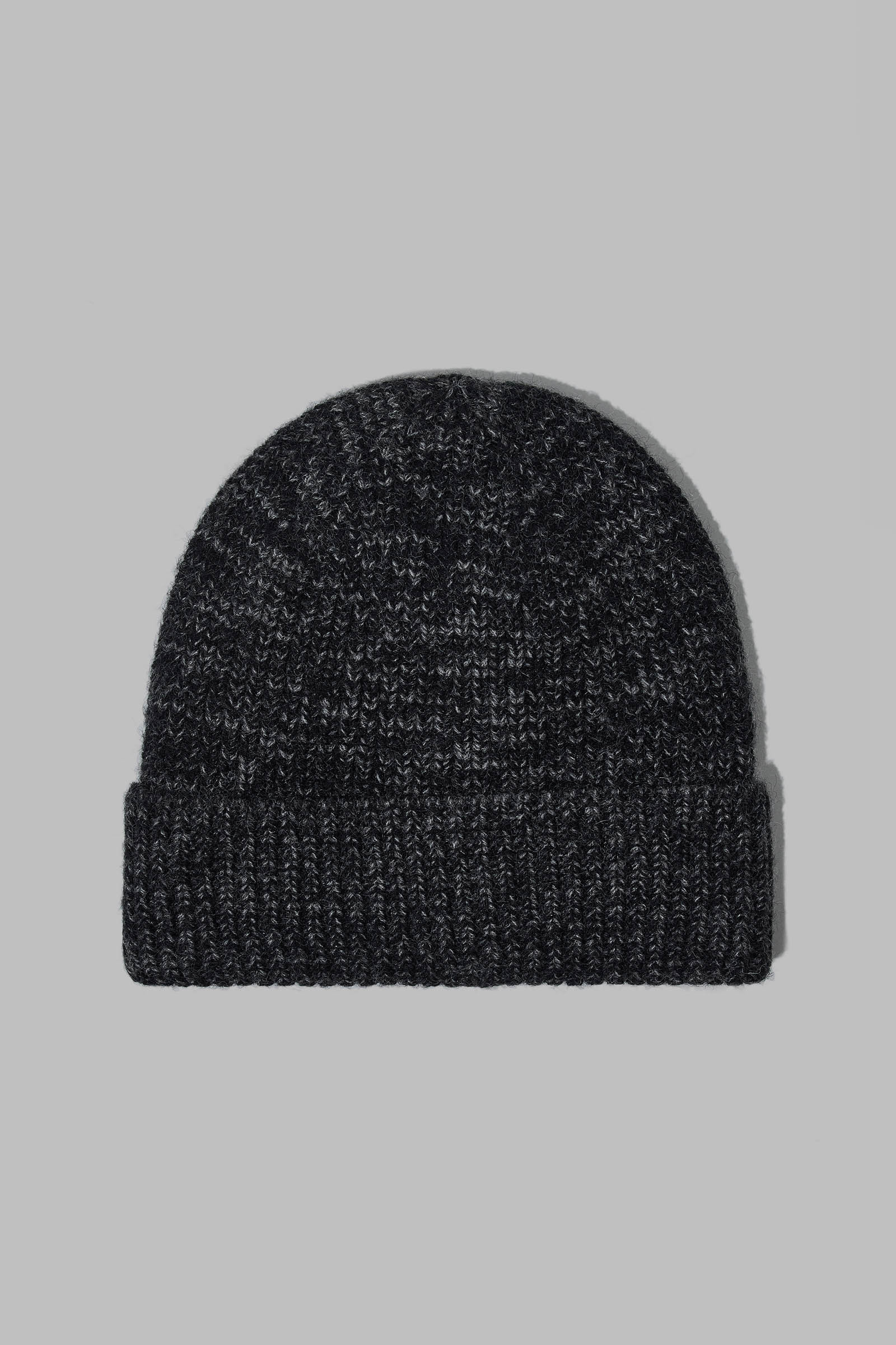 Трикотажная шапка с отворотом 1390₽