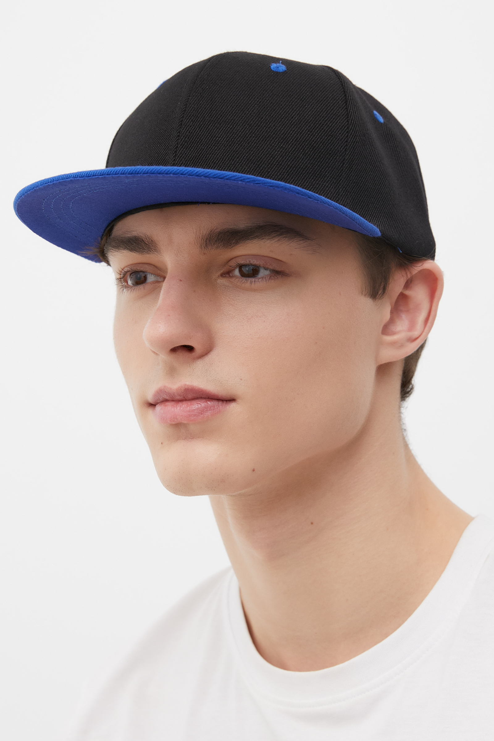 Бейсболка с прямым козырьком