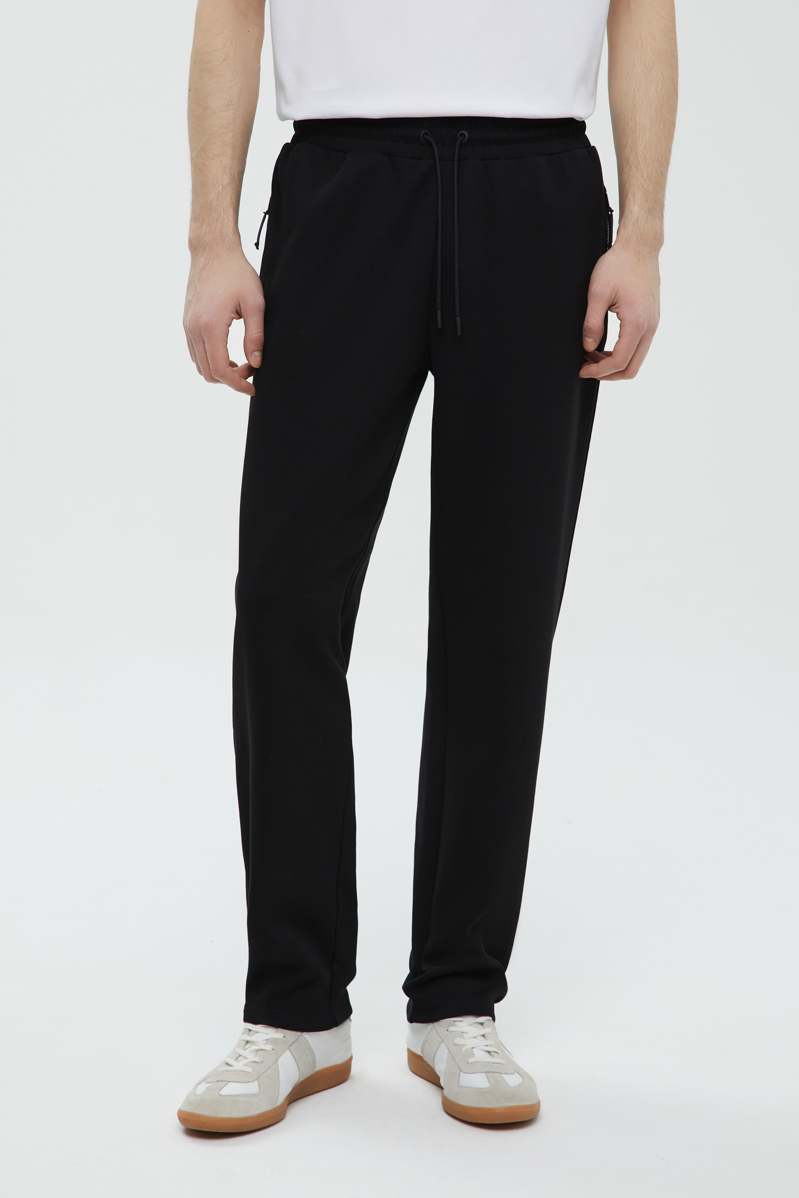 Спортивные брюки зауженного кроя на резинке 3493₽