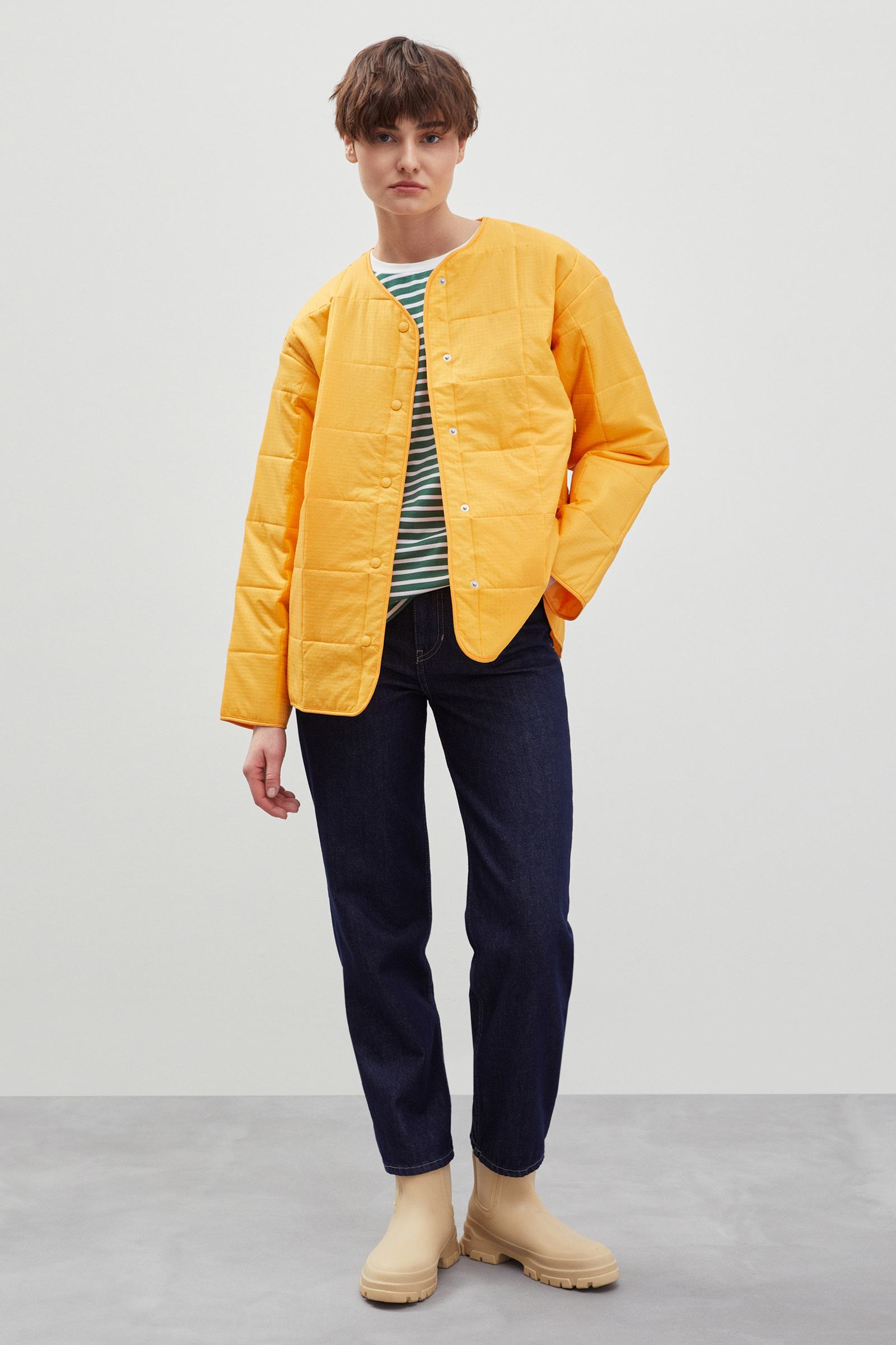 Стеганая куртка с V-образным вырезом