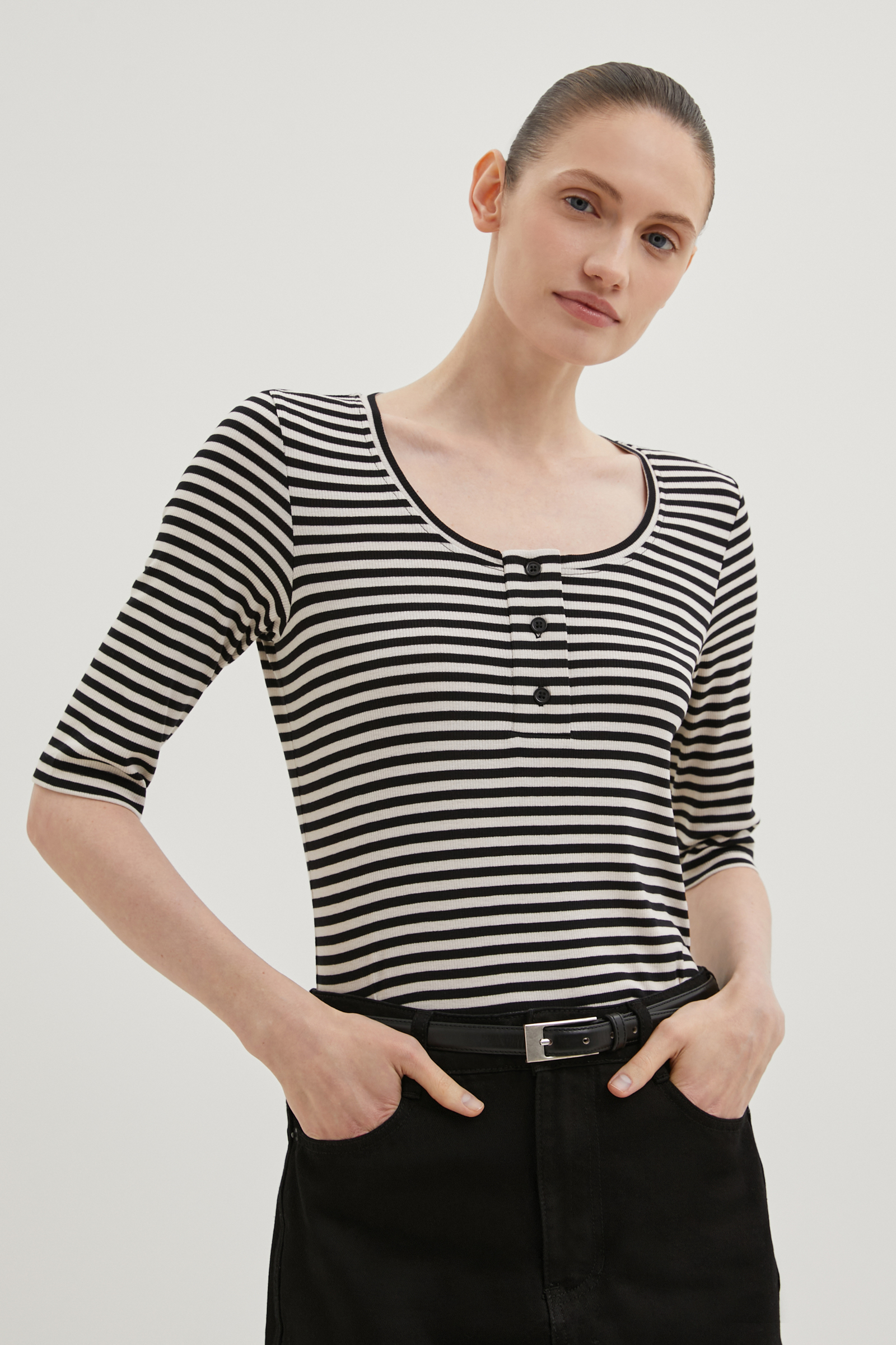 Блузка с округлым вырезом в полоску 1490₽