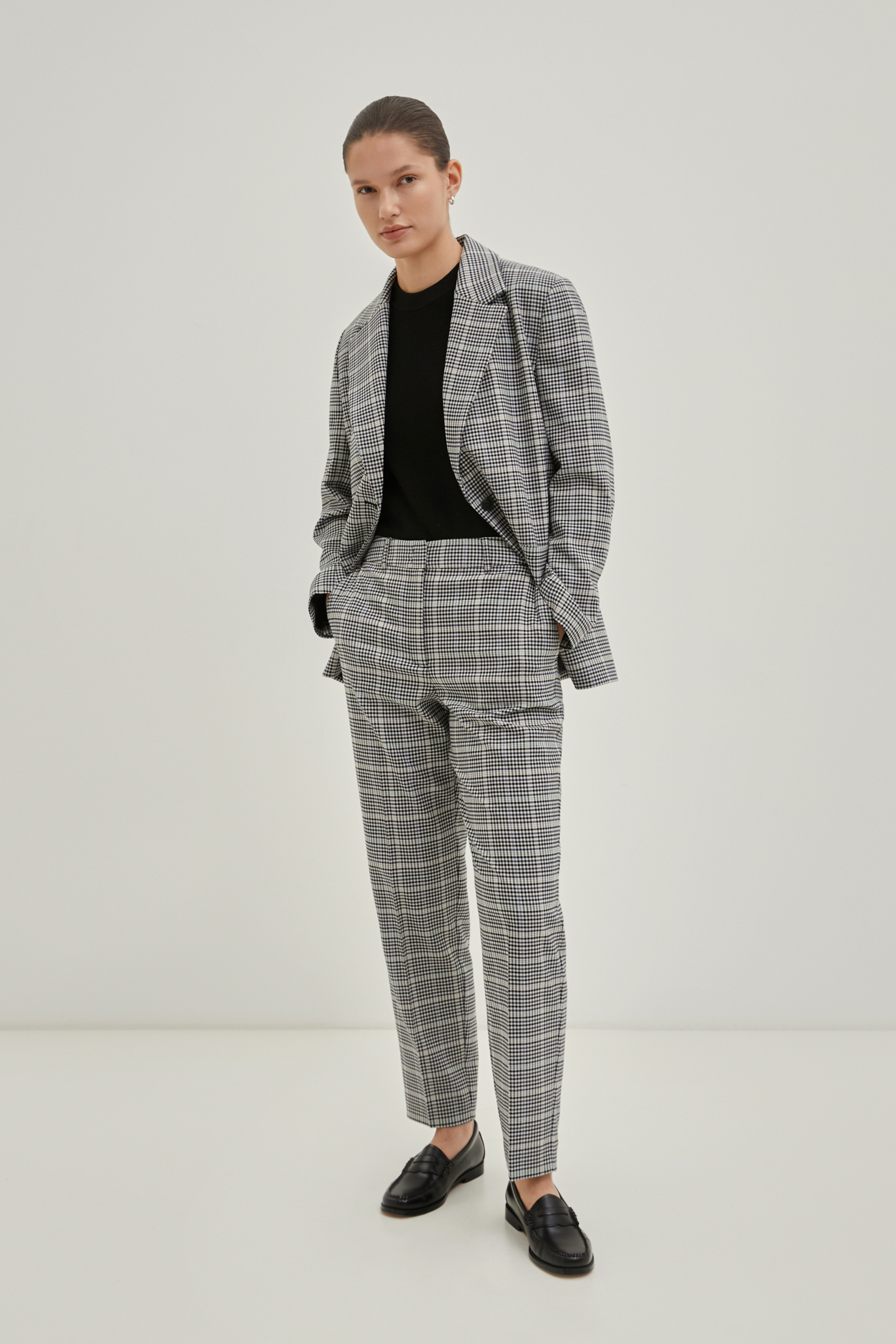 Зауженные брюки в клетку на средней посадке 1990₽