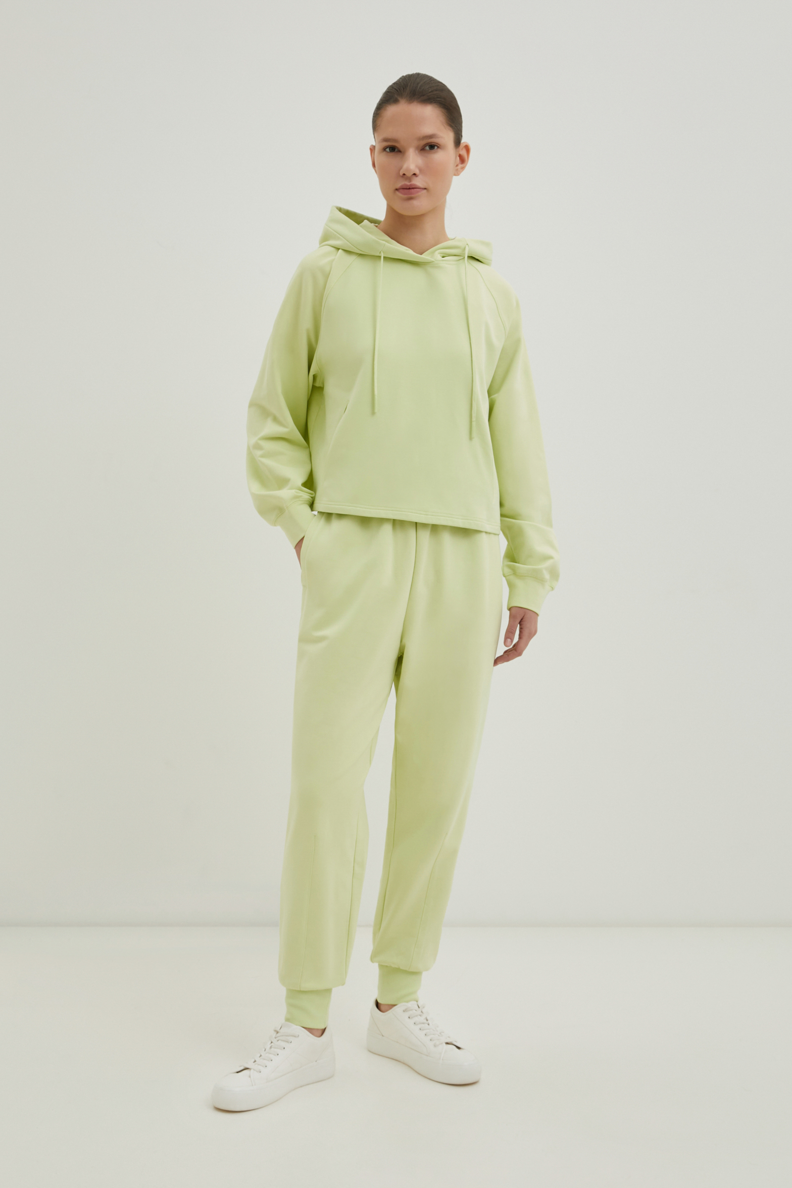 

Спортивные брюки зауженного кроя на резинке, 560 chrysolite, Спортивные брюки зауженного кроя на резинке