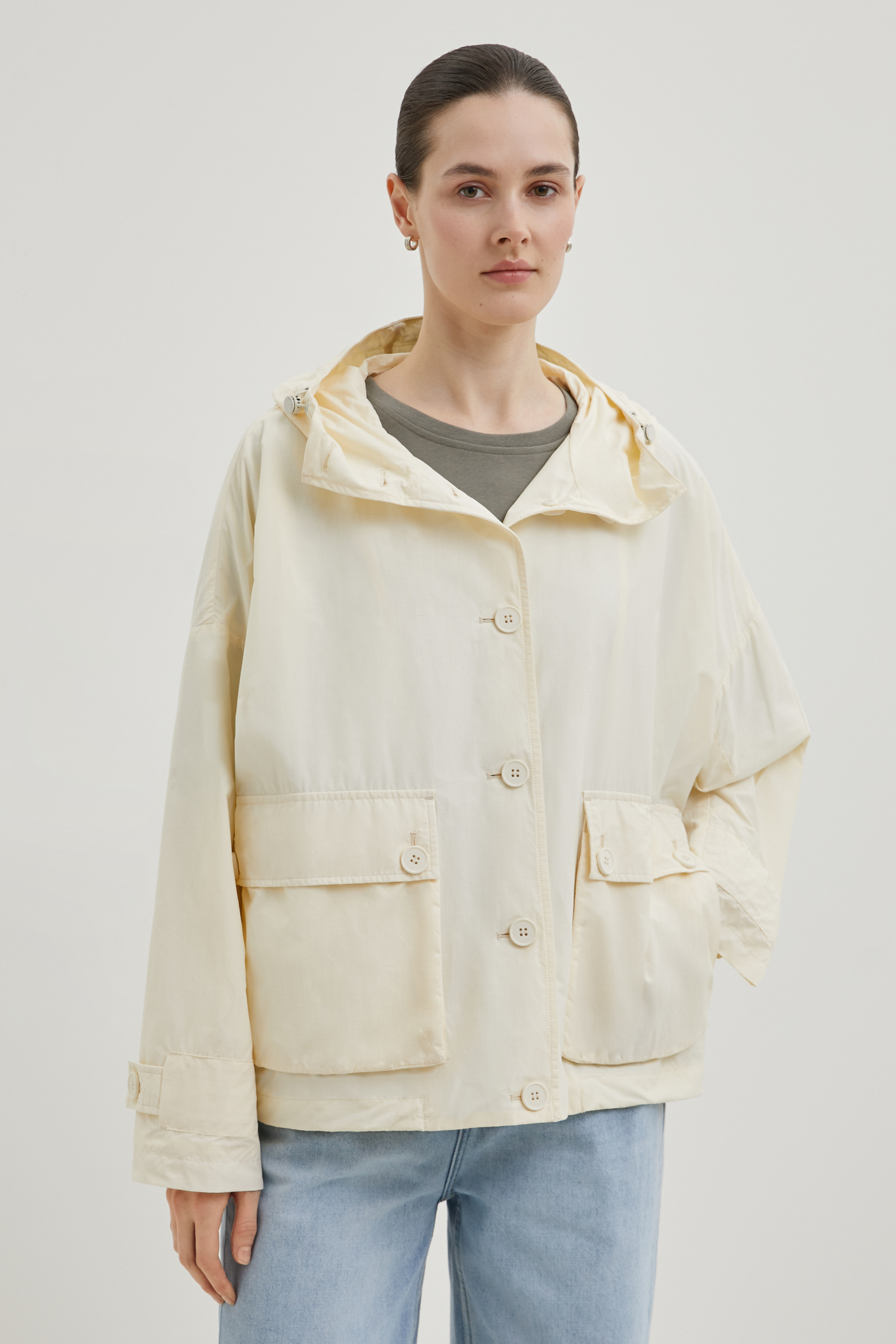 Ветровка на пуговицах с капюшоном 5490₽