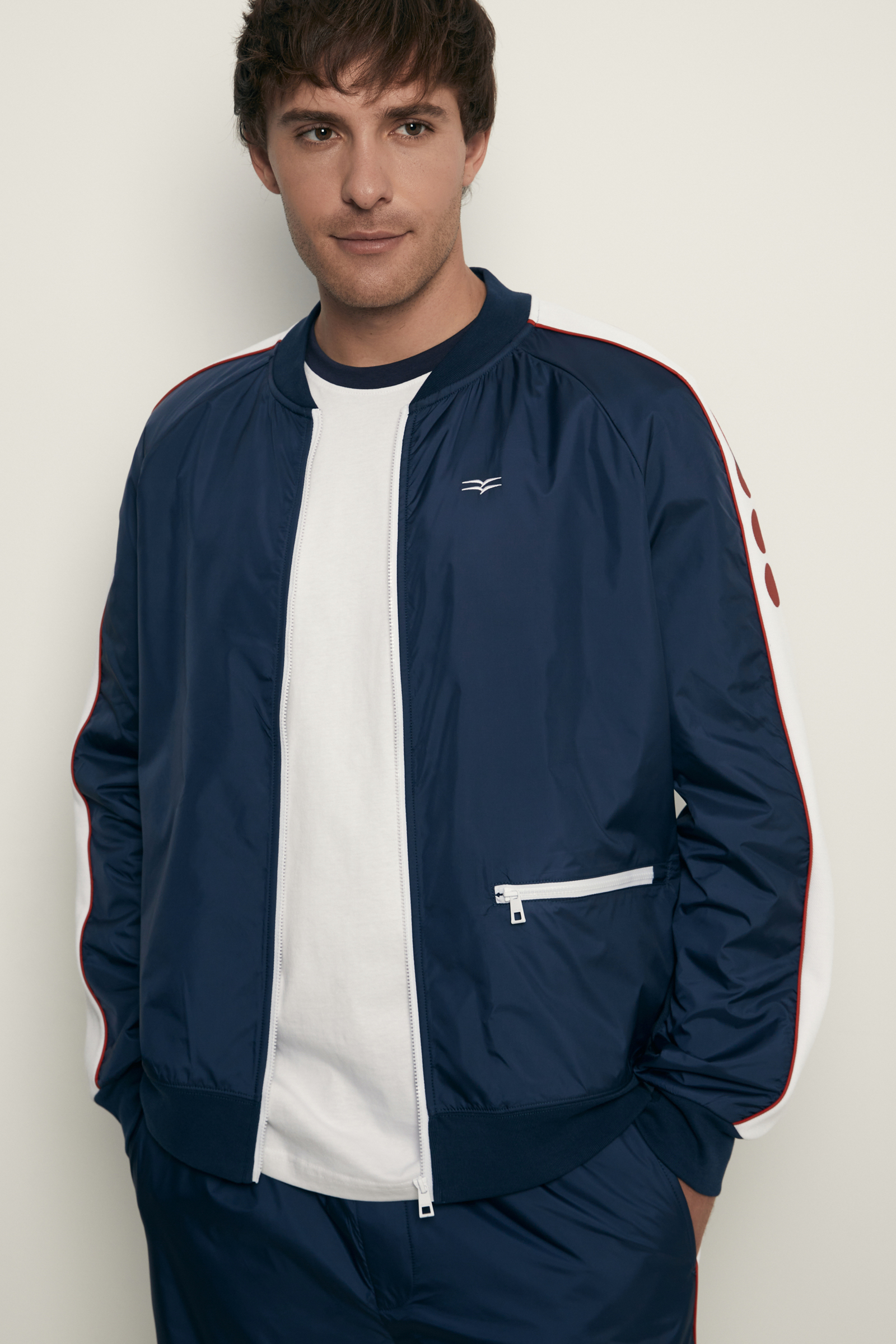 Олимпийка с контрастной отделкой из капсулы ретро 8490₽