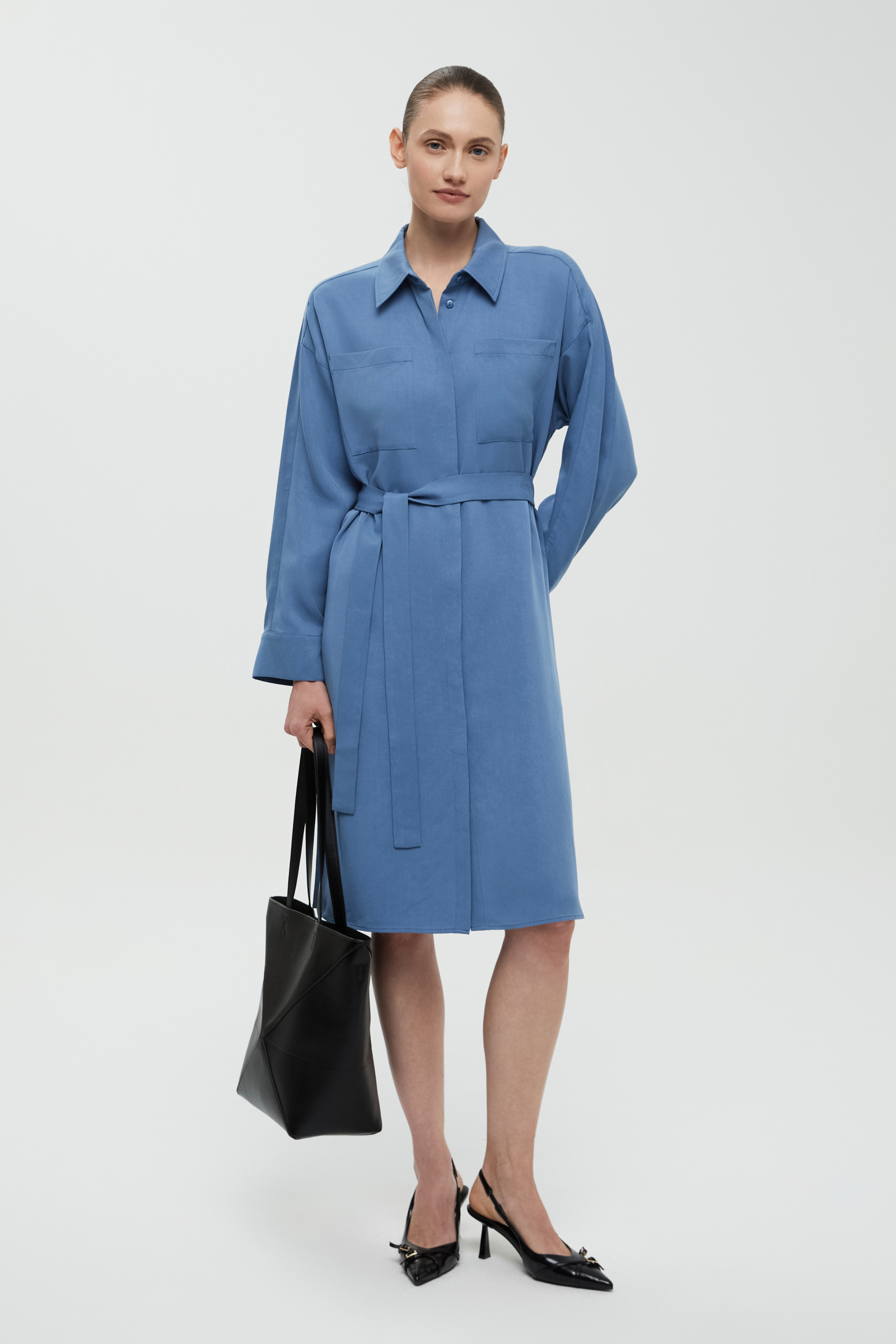 Платье с нагрудными карманами и поясом 3490₽