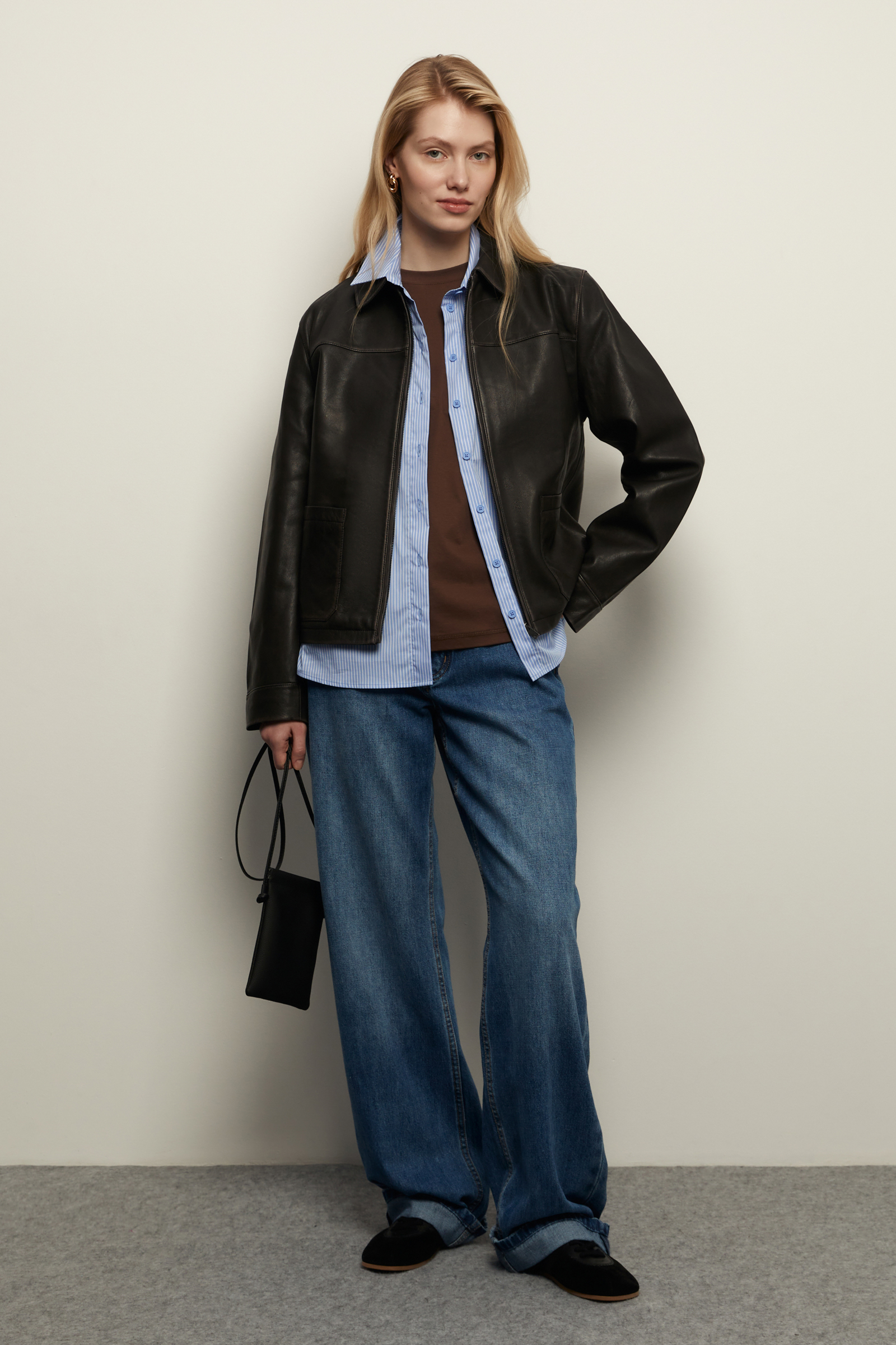 Кожаная куртка с отложным воротником 35999₽